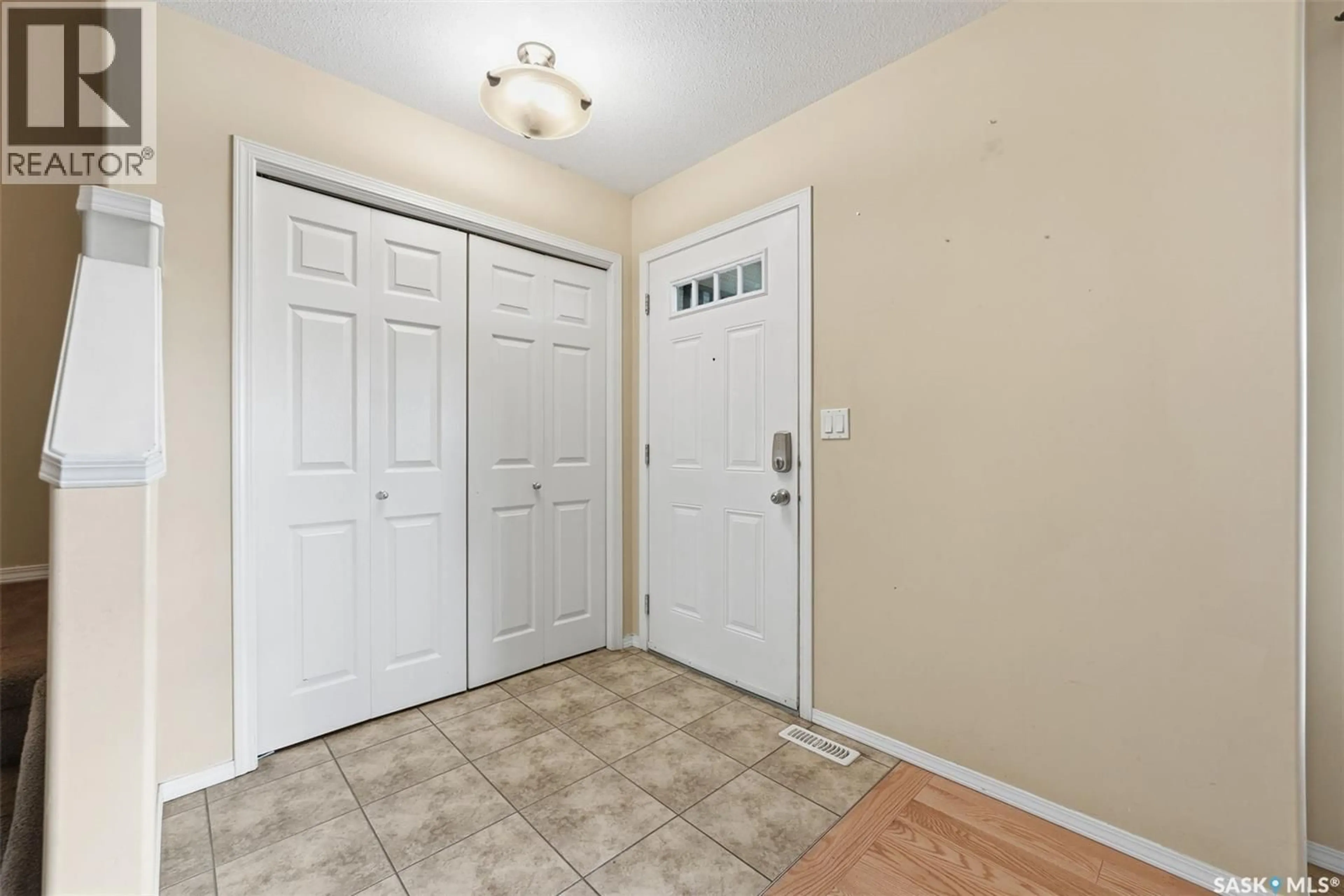 Indoor entryway for 110 EAST HAMPTON BOULEVARD, Saskatoon Saskatchewan S7R0A8