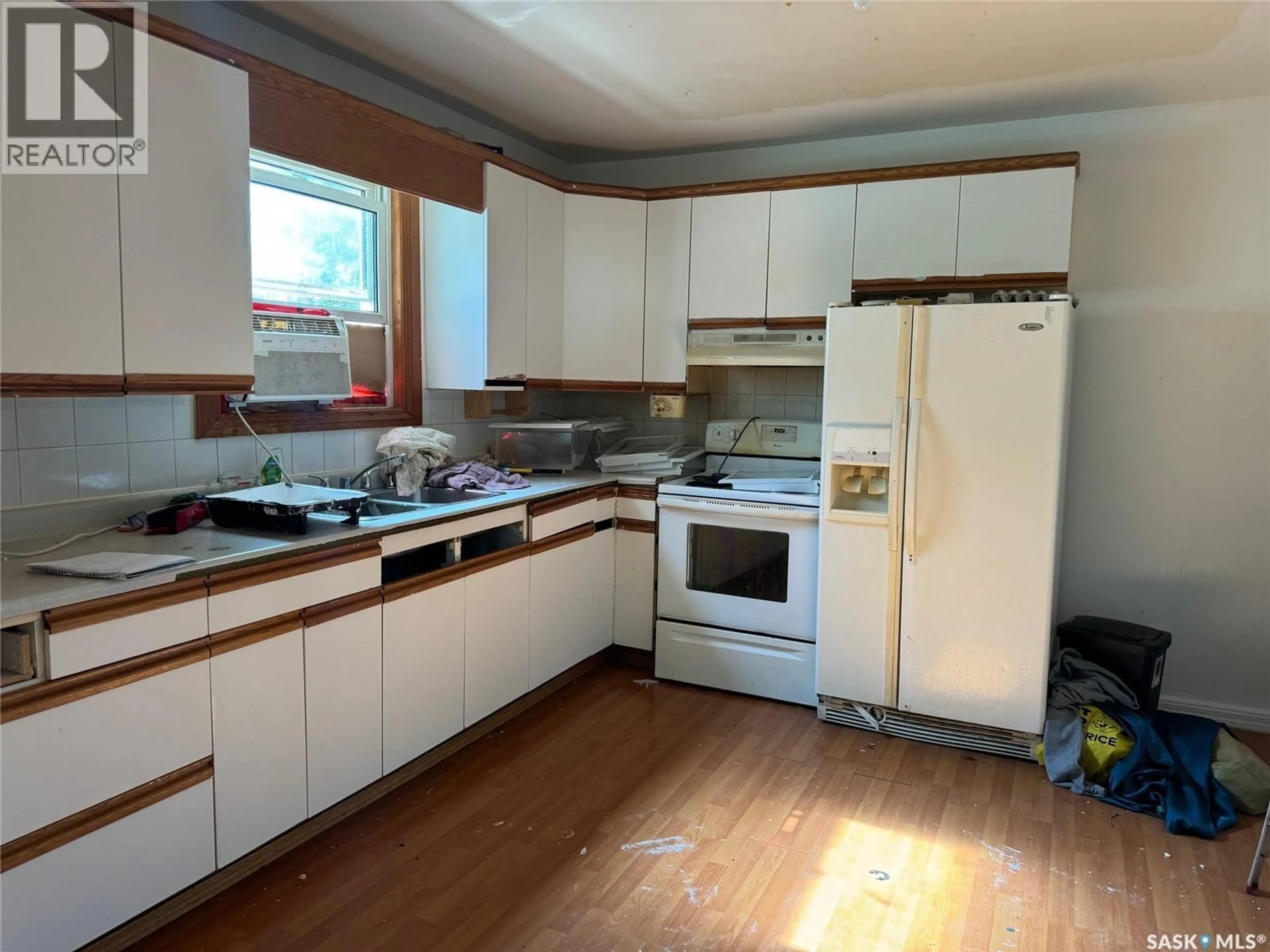 Standard kitchen, wood/laminate floor for 123 WINDSOR AVENUE, Kamsack Saskatchewan S0A1S0