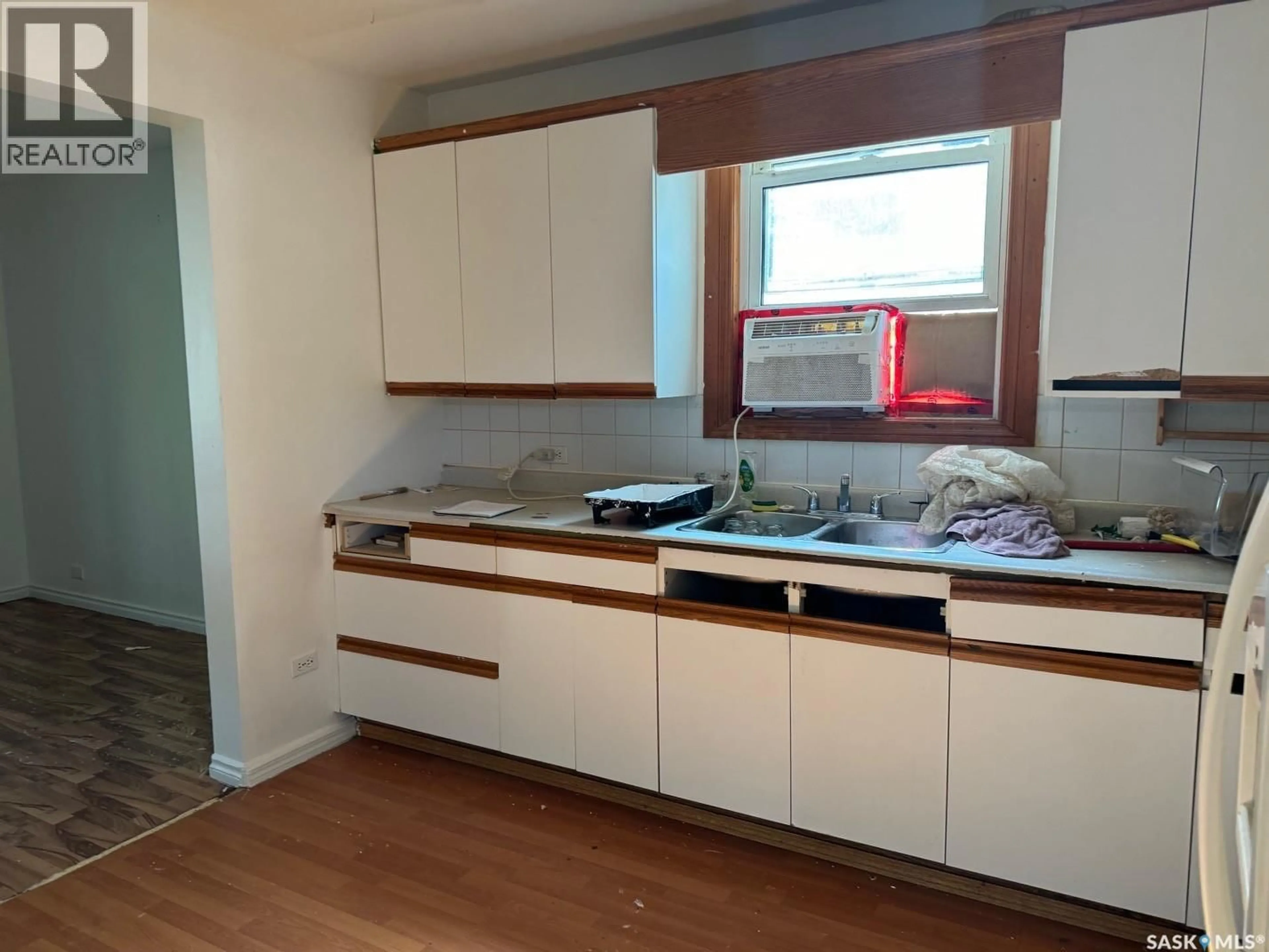 Standard kitchen, wood/laminate floor for 123 WINDSOR AVENUE, Kamsack Saskatchewan S0A1S0