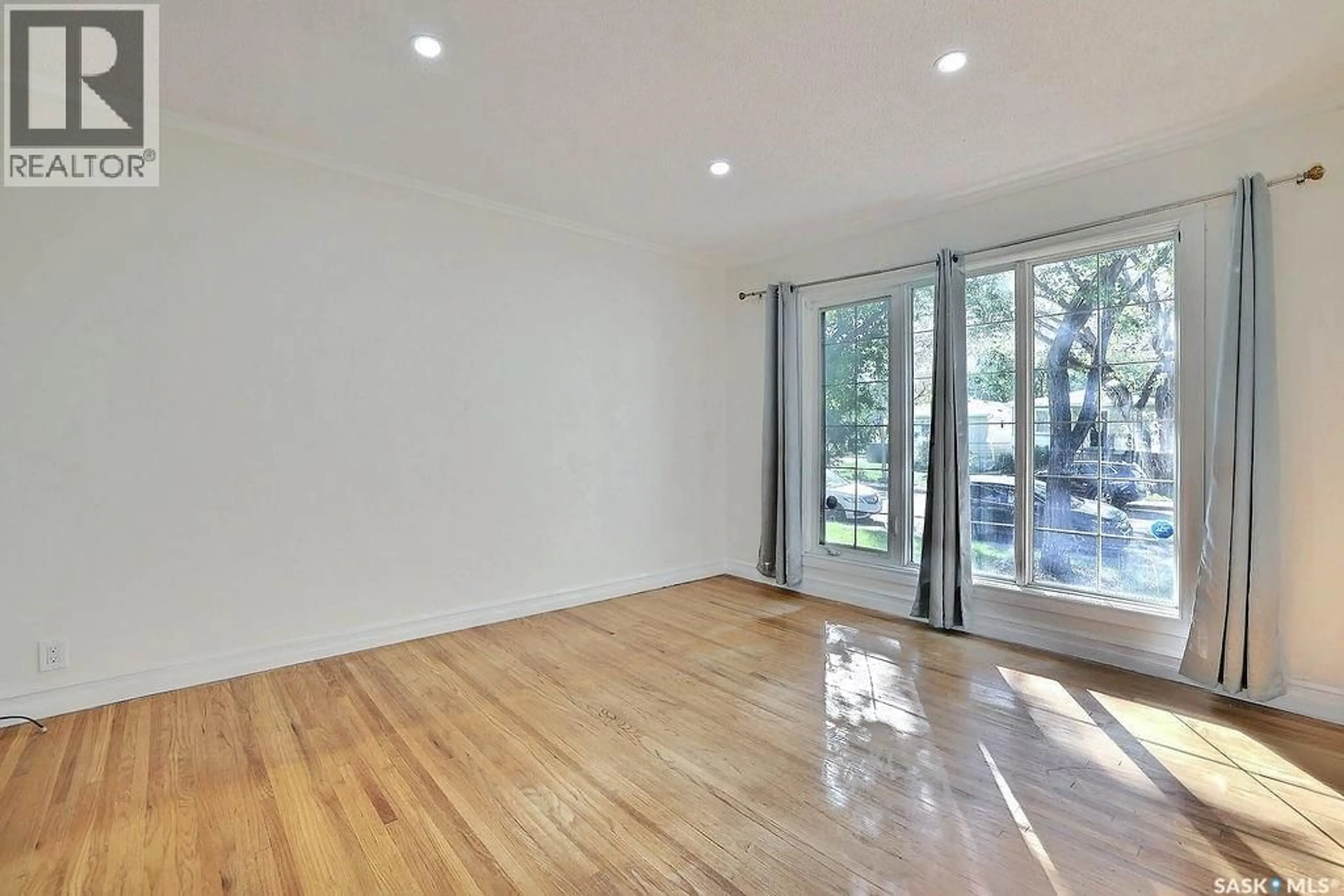 A pic of a room for 4816 8TH AVENUE, Regina Saskatchewan S4T0V9