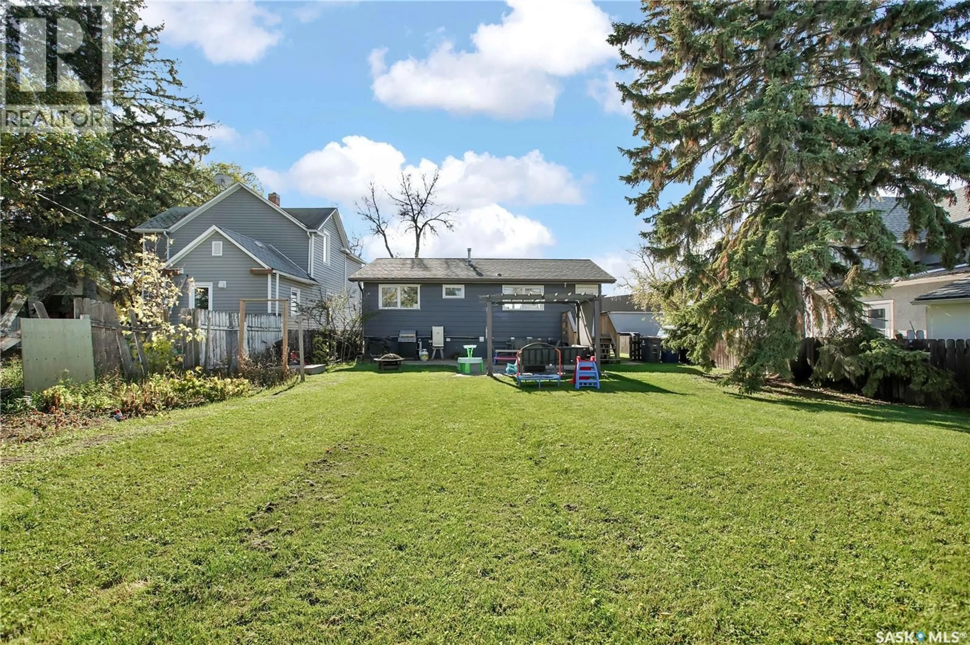 Patio, street for 1014 5TH STREET, Rosthern Saskatchewan S0K3R0