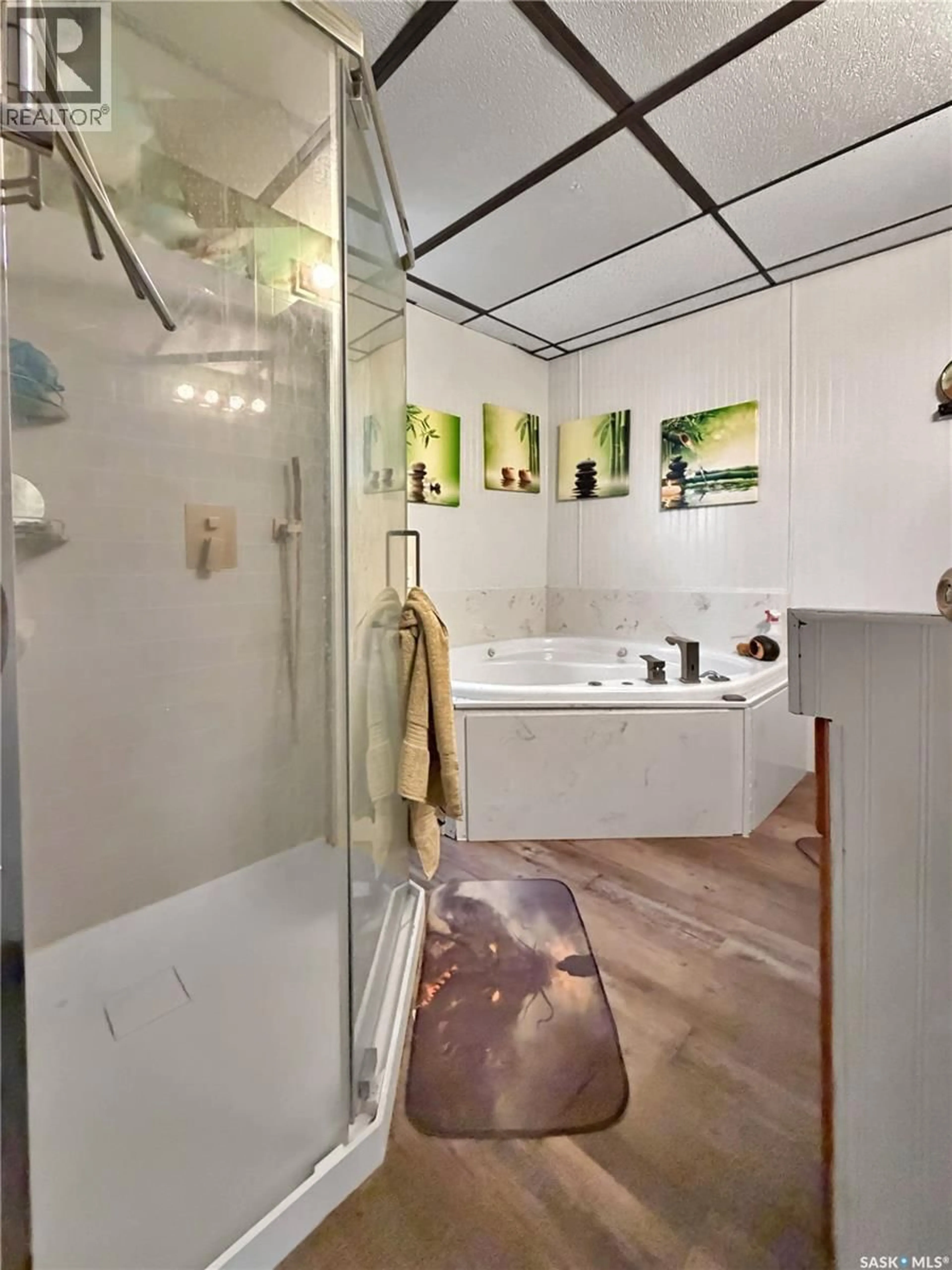 Contemporary bathroom, ceramic/tile floor for 320 PELLY STREET, Rocanville Saskatchewan S0A3L0