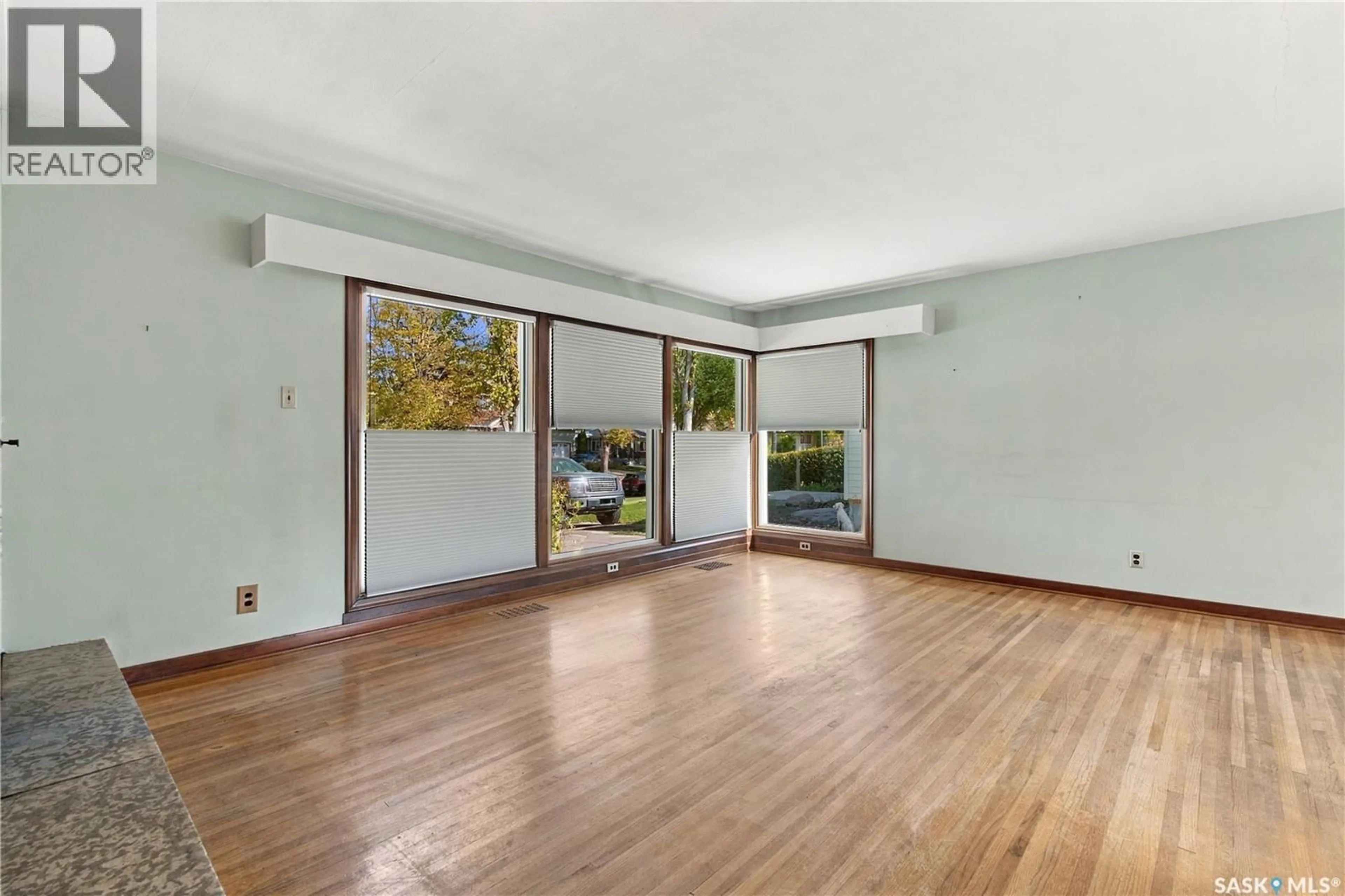 A pic of a room for 2727 ASSINIBOINE AVENUE, Regina Saskatchewan S4S1C7