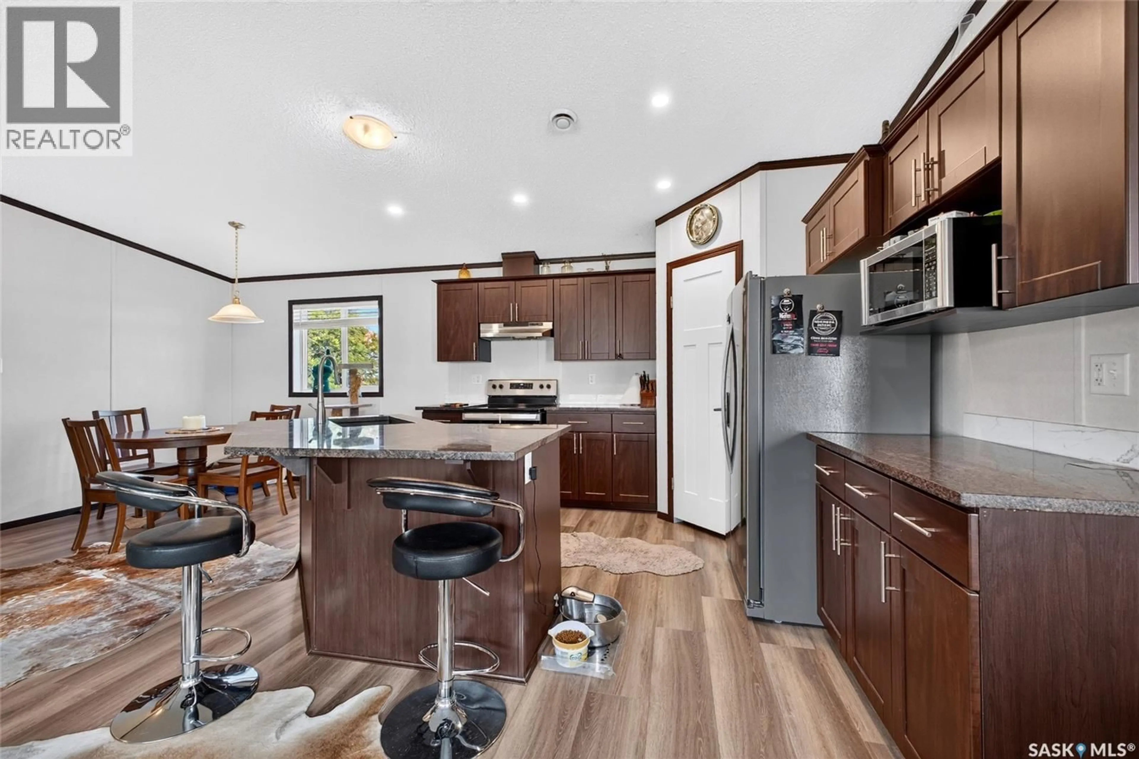 Open concept kitchen, unknown for 37436 RR 3032, Aberdeen No 373 Saskatchewan S0K0A0