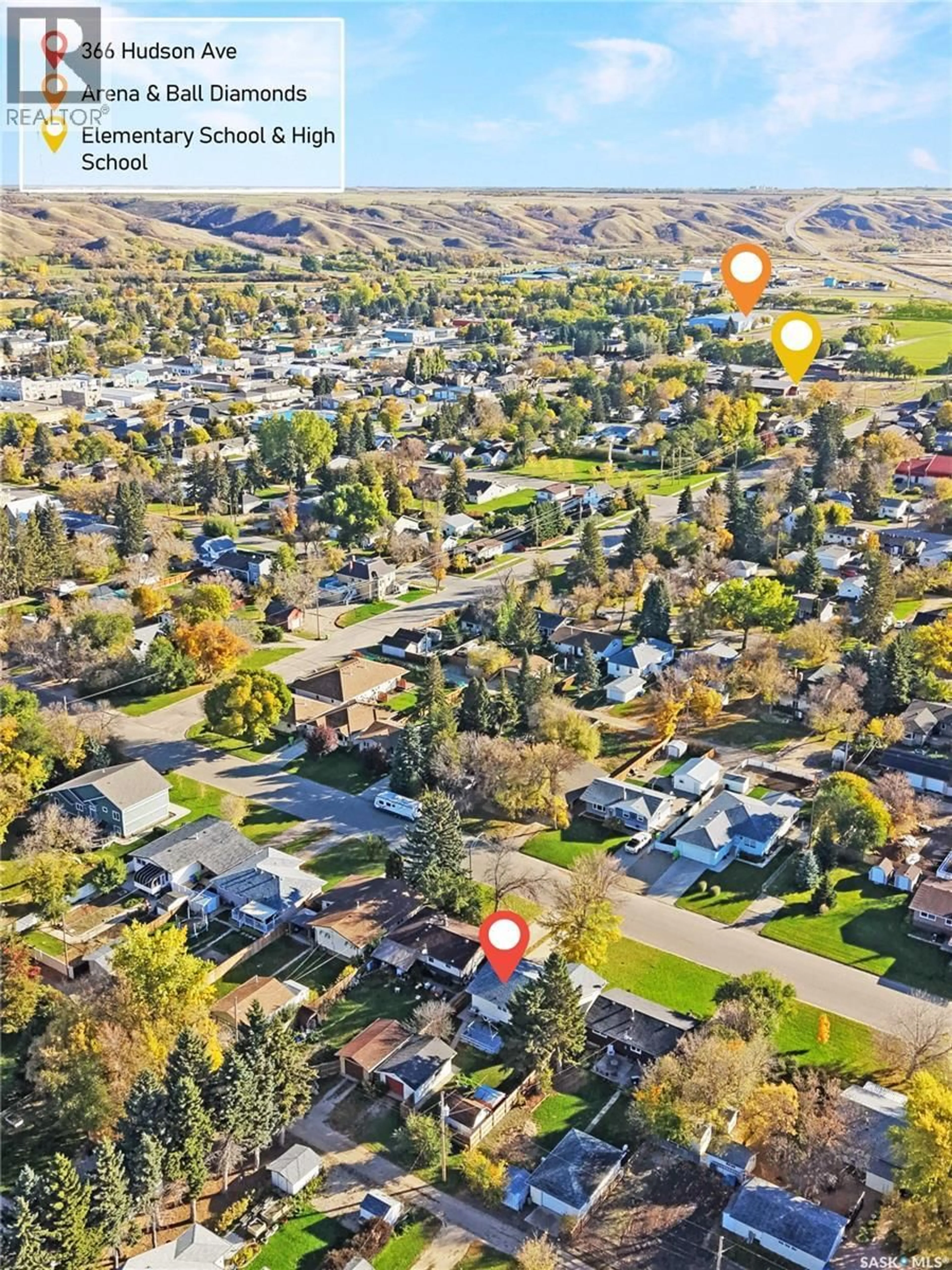 A pic from outside/outdoor area/front of a property/back of a property/a pic from drone, street for 366 HUDSON AVENUE, Fort Qu'Appelle Saskatchewan S0G1S0