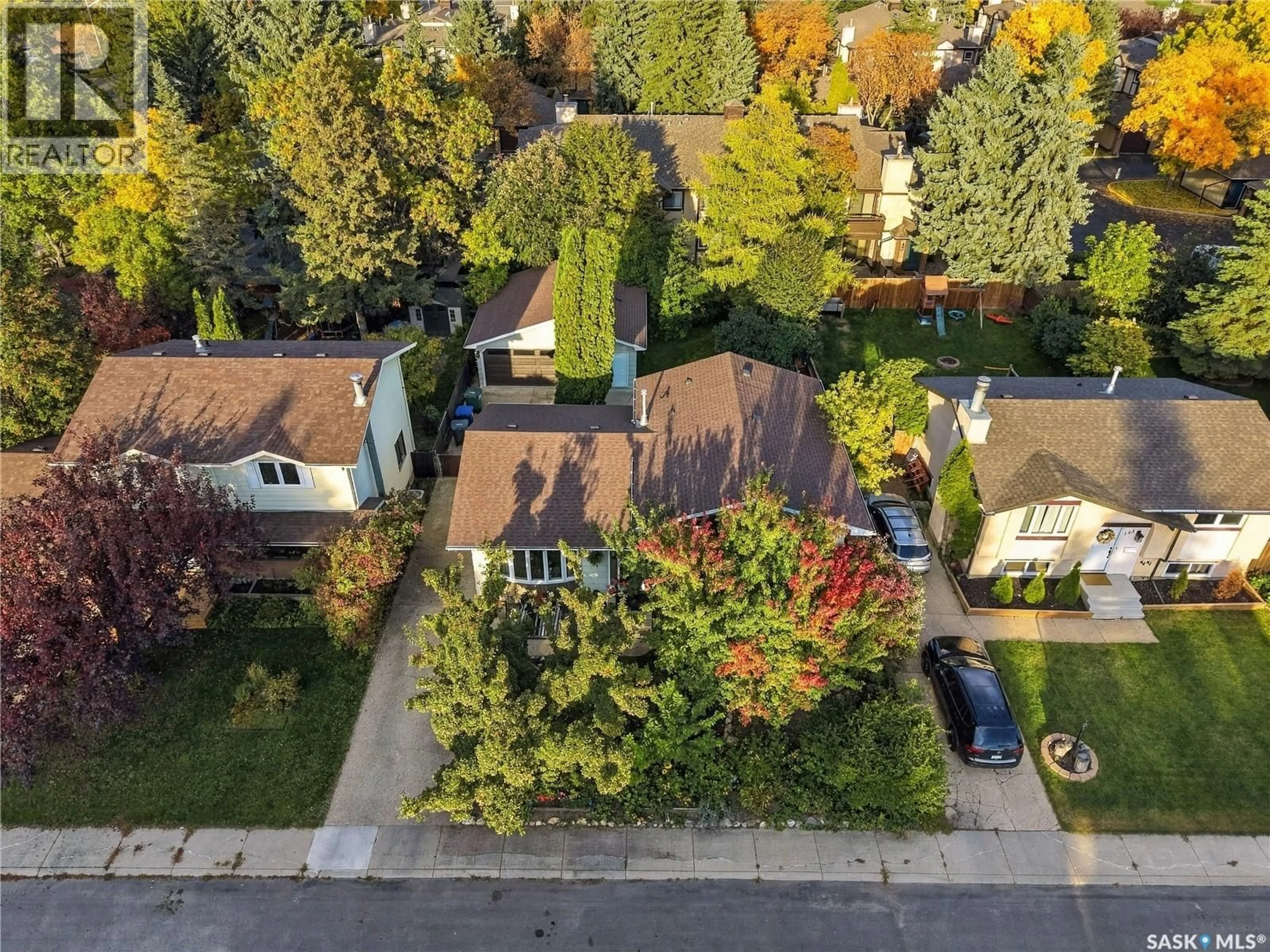 A pic from outside/outdoor area/front of a property/back of a property/a pic from drone, street for 159 CYPRESS COURT, Saskatoon Saskatchewan S7K5C3