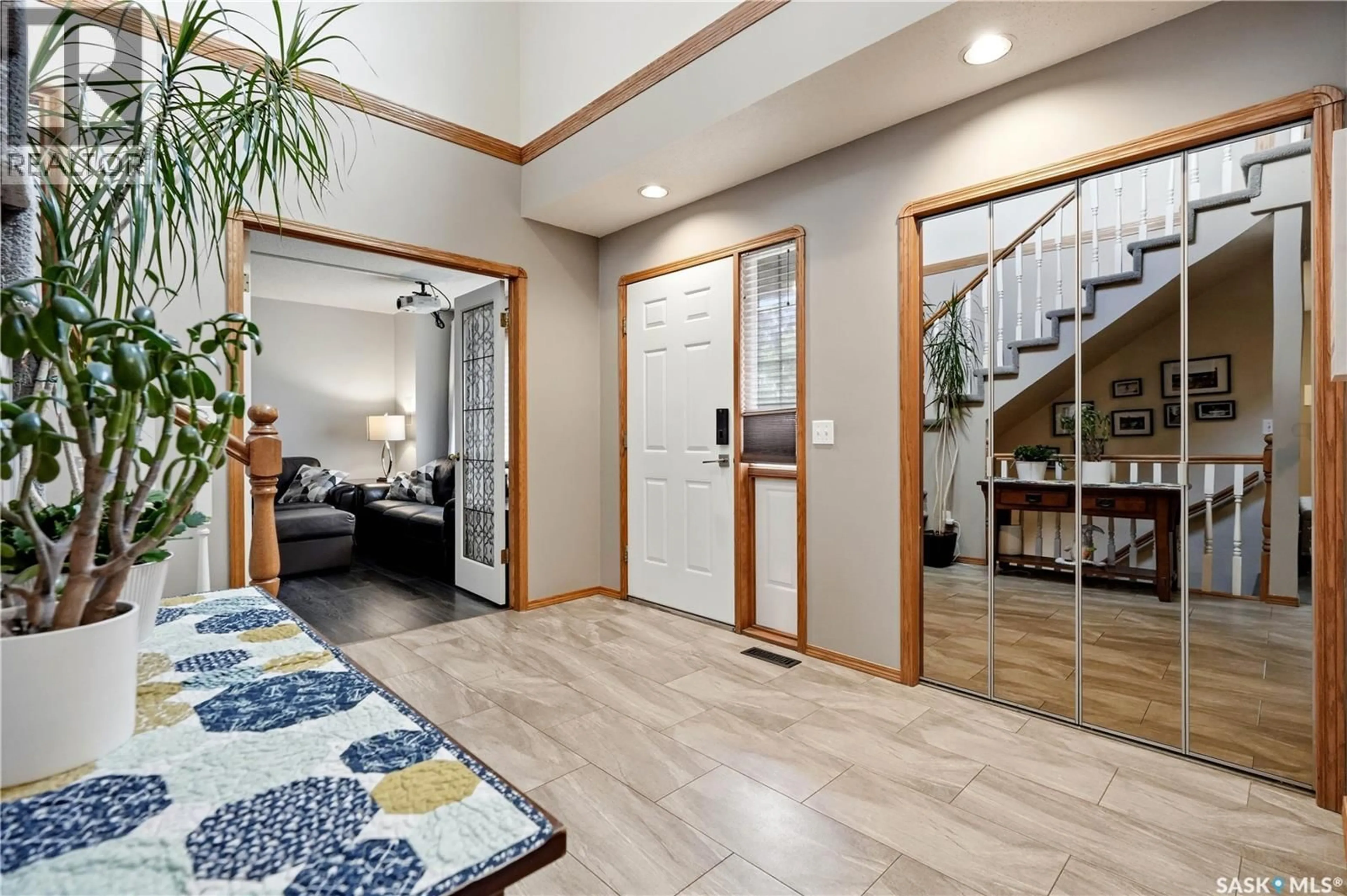 Indoor entryway for 3360 DEITER BAY, Regina Saskatchewan S4V2V9