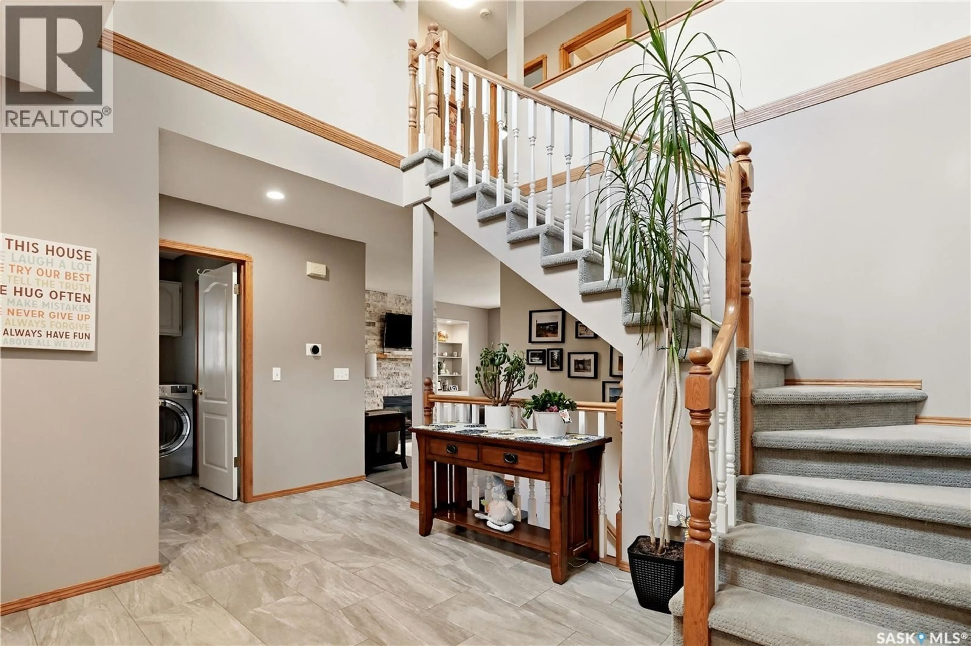 Indoor entryway for 3360 DEITER BAY, Regina Saskatchewan S4V2V9