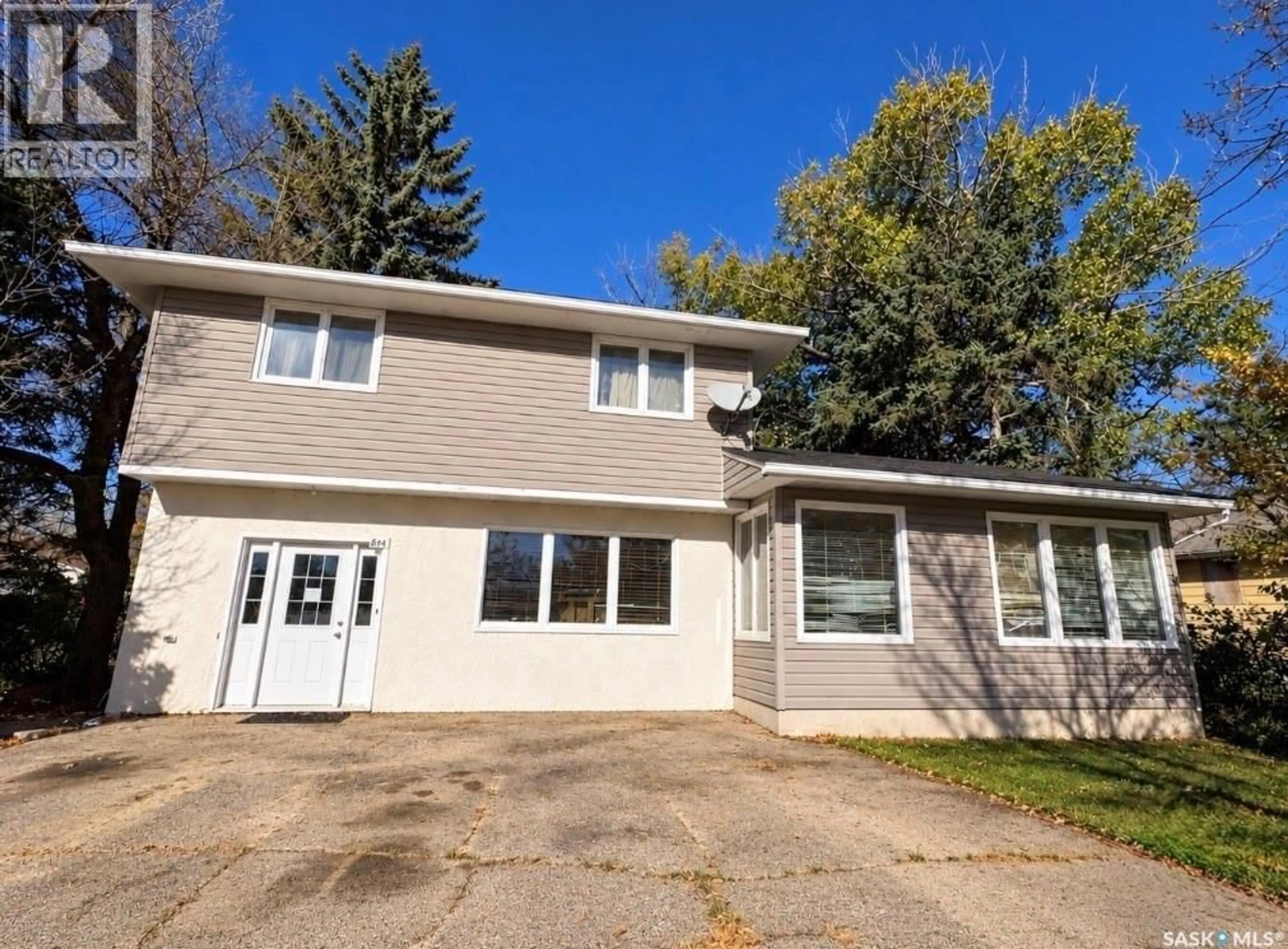 A pic from outside/outdoor area/front of a property/back of a property/a pic from drone, street for 614 THIRD STREET, Kipling Saskatchewan S0G2S0