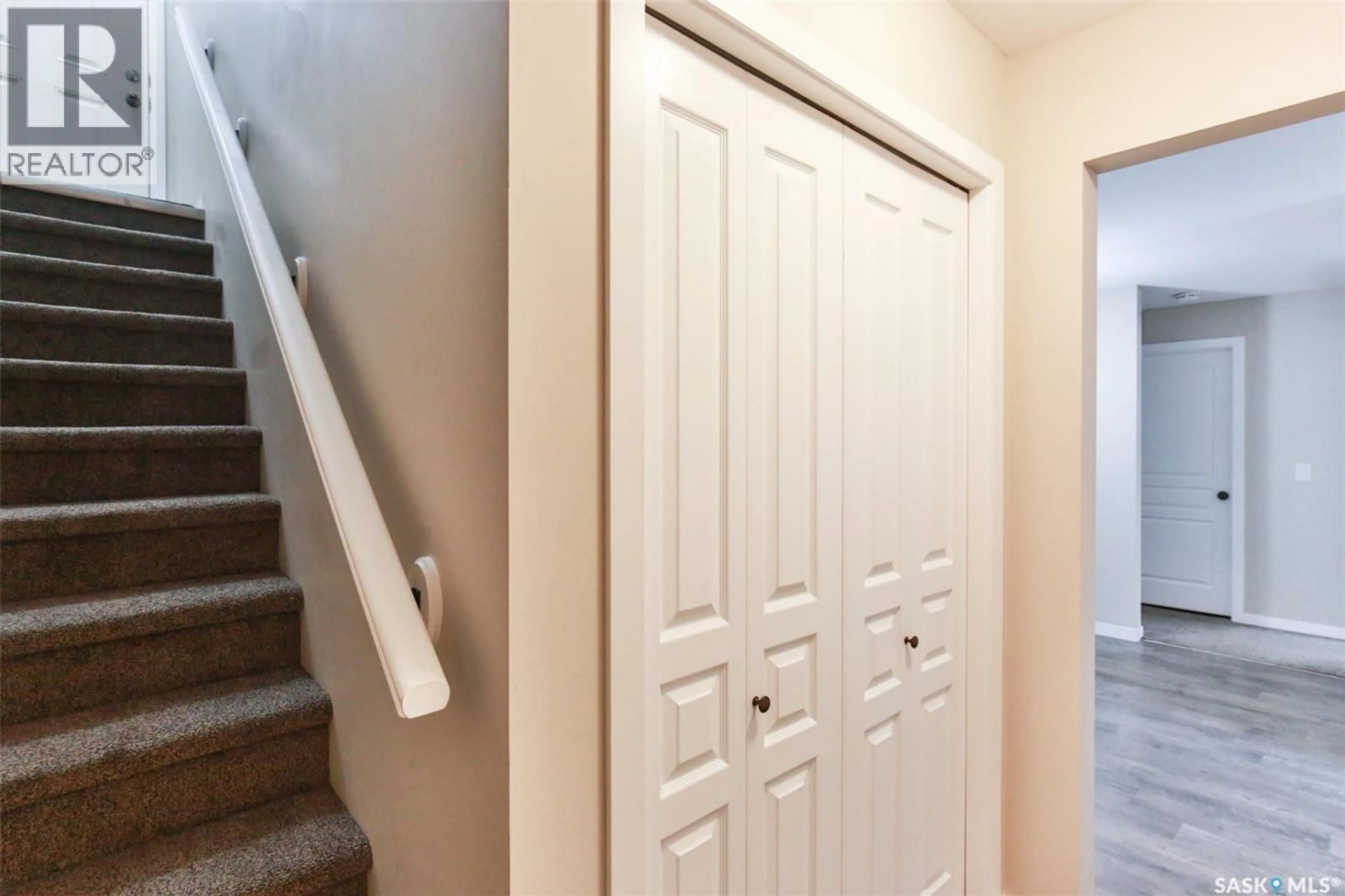 Indoor entryway for 5004 - 60 JAMES HILL ROAD, Regina Saskatchewan S4W0E8