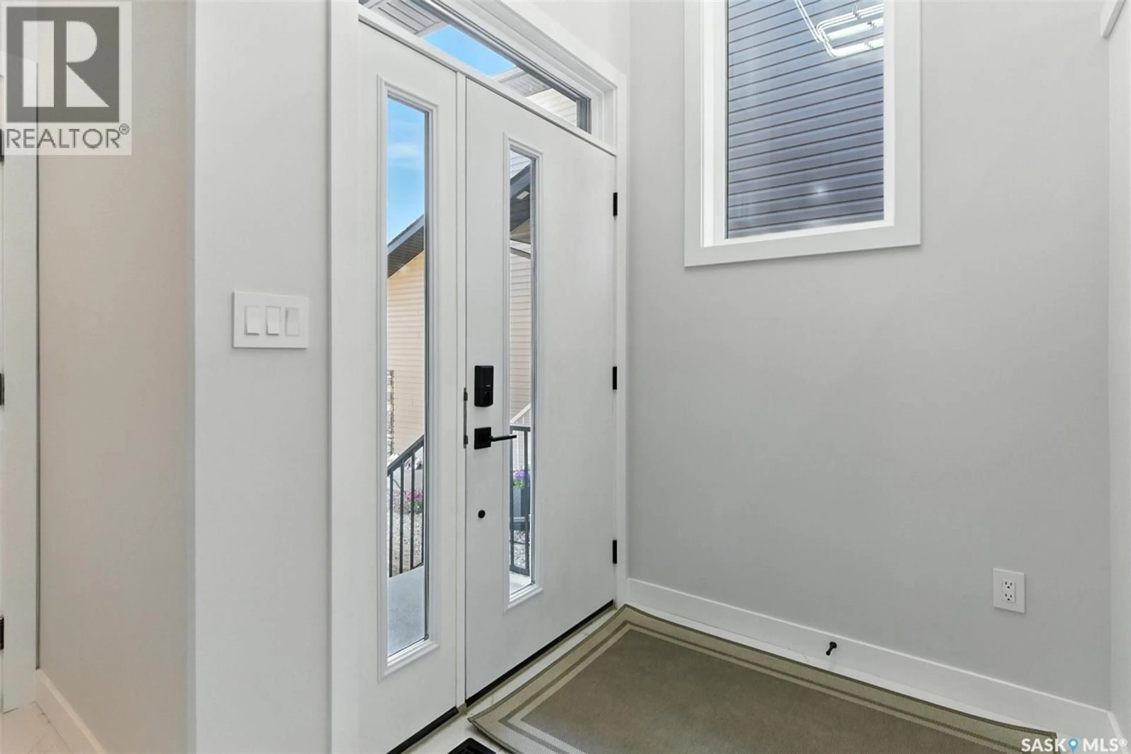 Indoor entryway for 2543 ROSEWOOD DRIVE, Saskatoon Saskatchewan S7V0L8