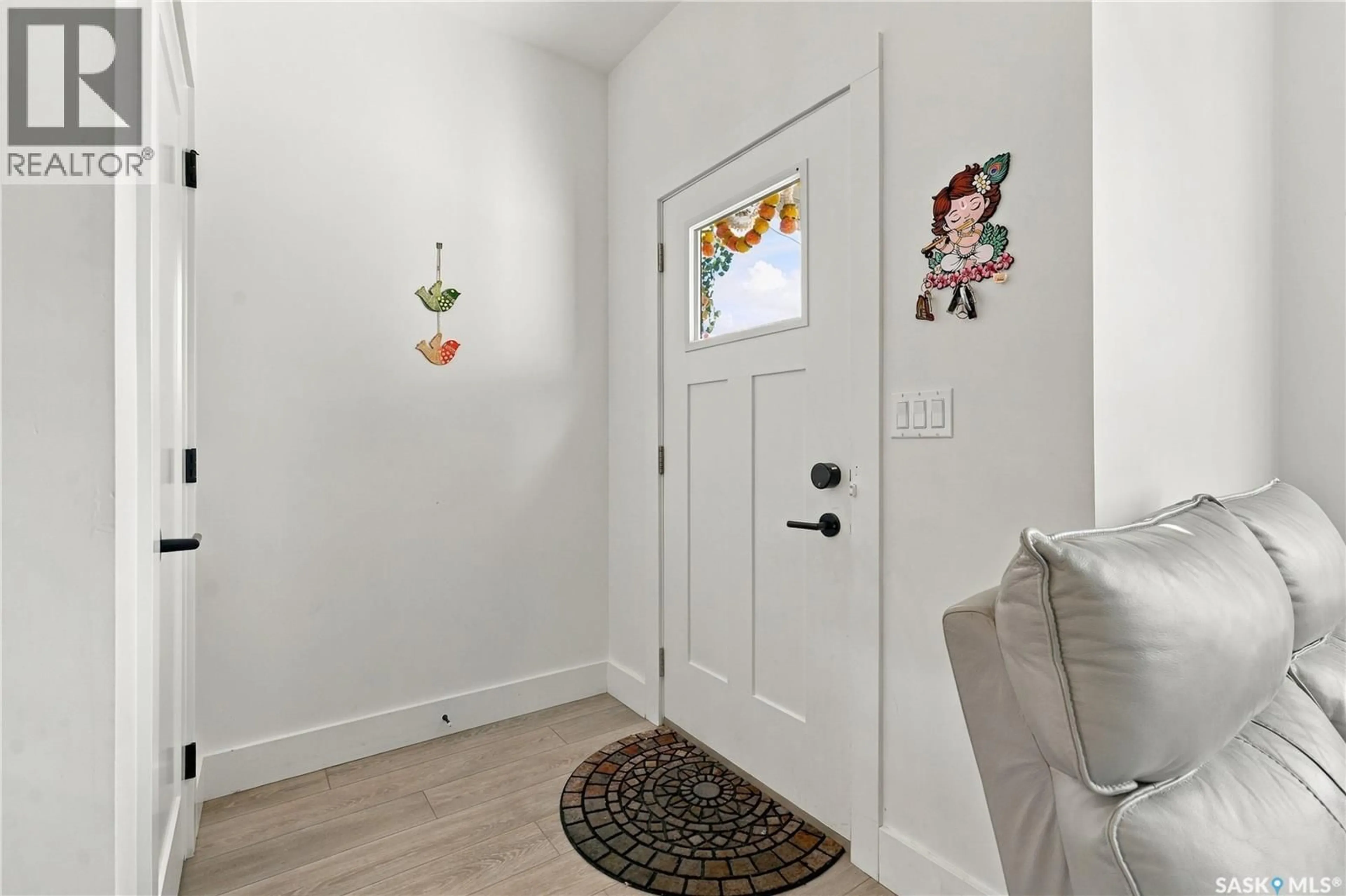 Indoor entryway for 185 ROSEWOOD BOULEVARD, Saskatoon Saskatchewan S7V0X2