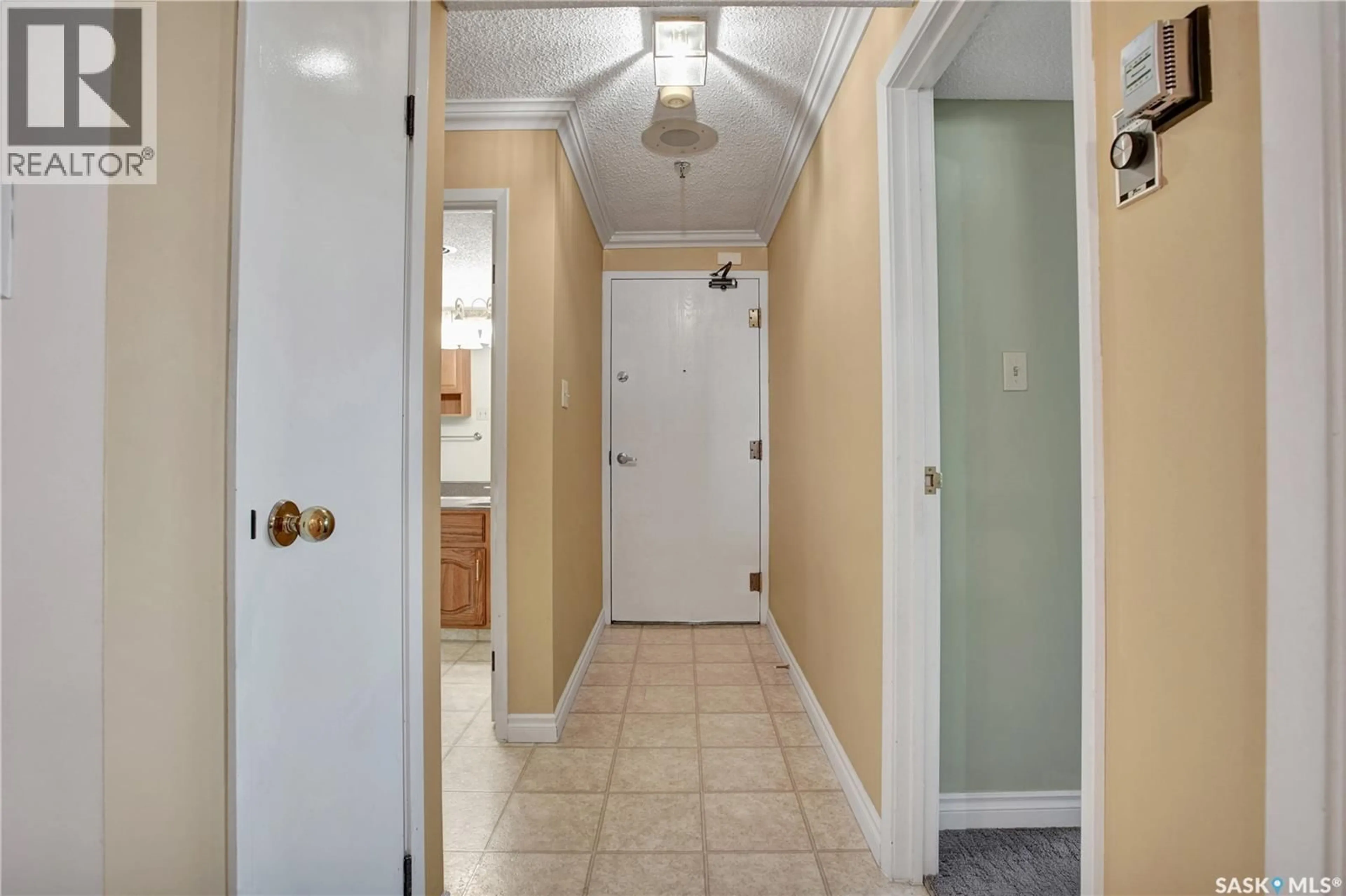 Indoor entryway for 510 - 601 5TH AVENUE N, Saskatoon Saskatchewan S7K2R2