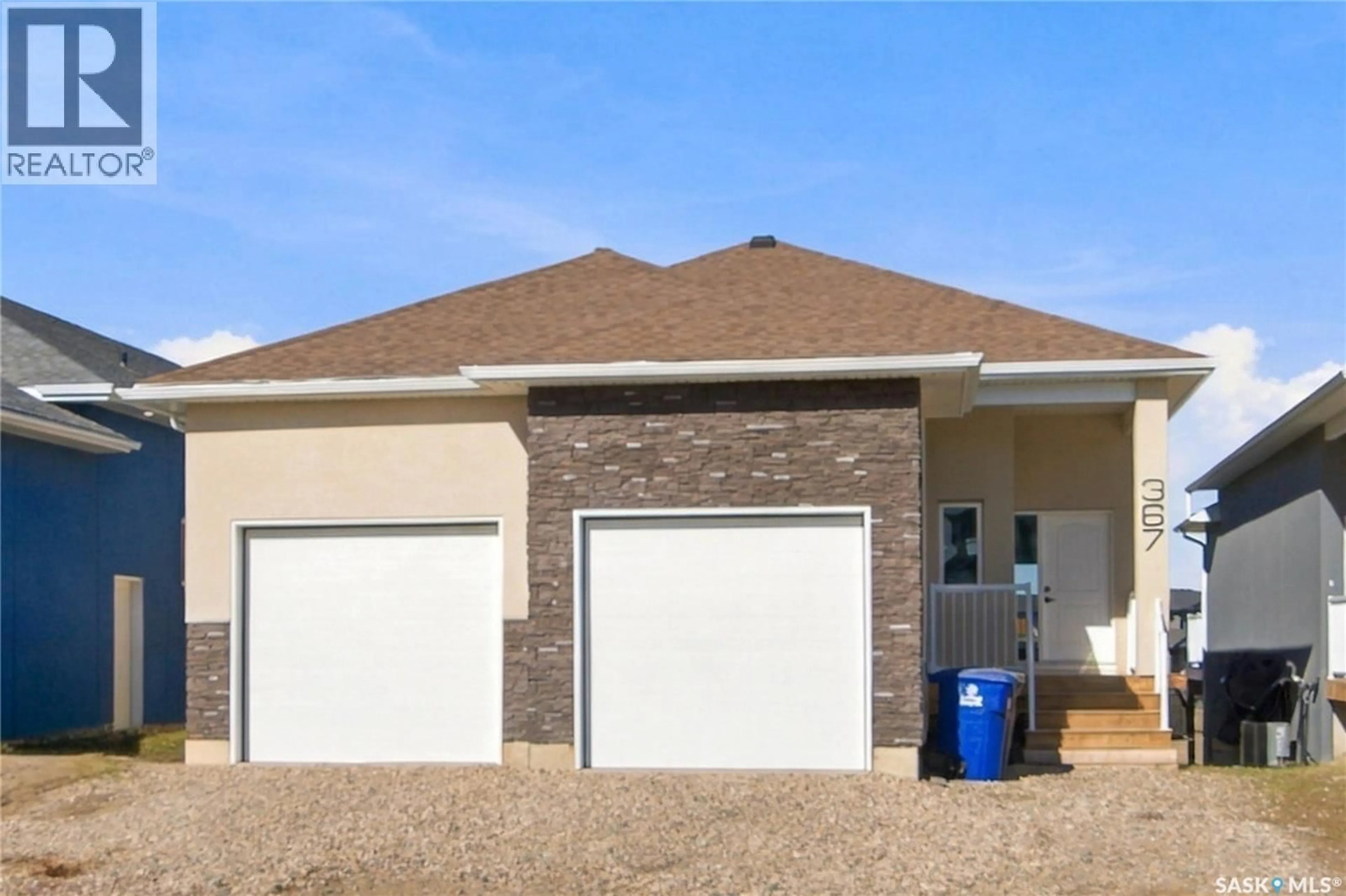 Home with vinyl exterior material, street for 367 LESKIW BEND, Saskatoon Saskatchewan S7V1R5