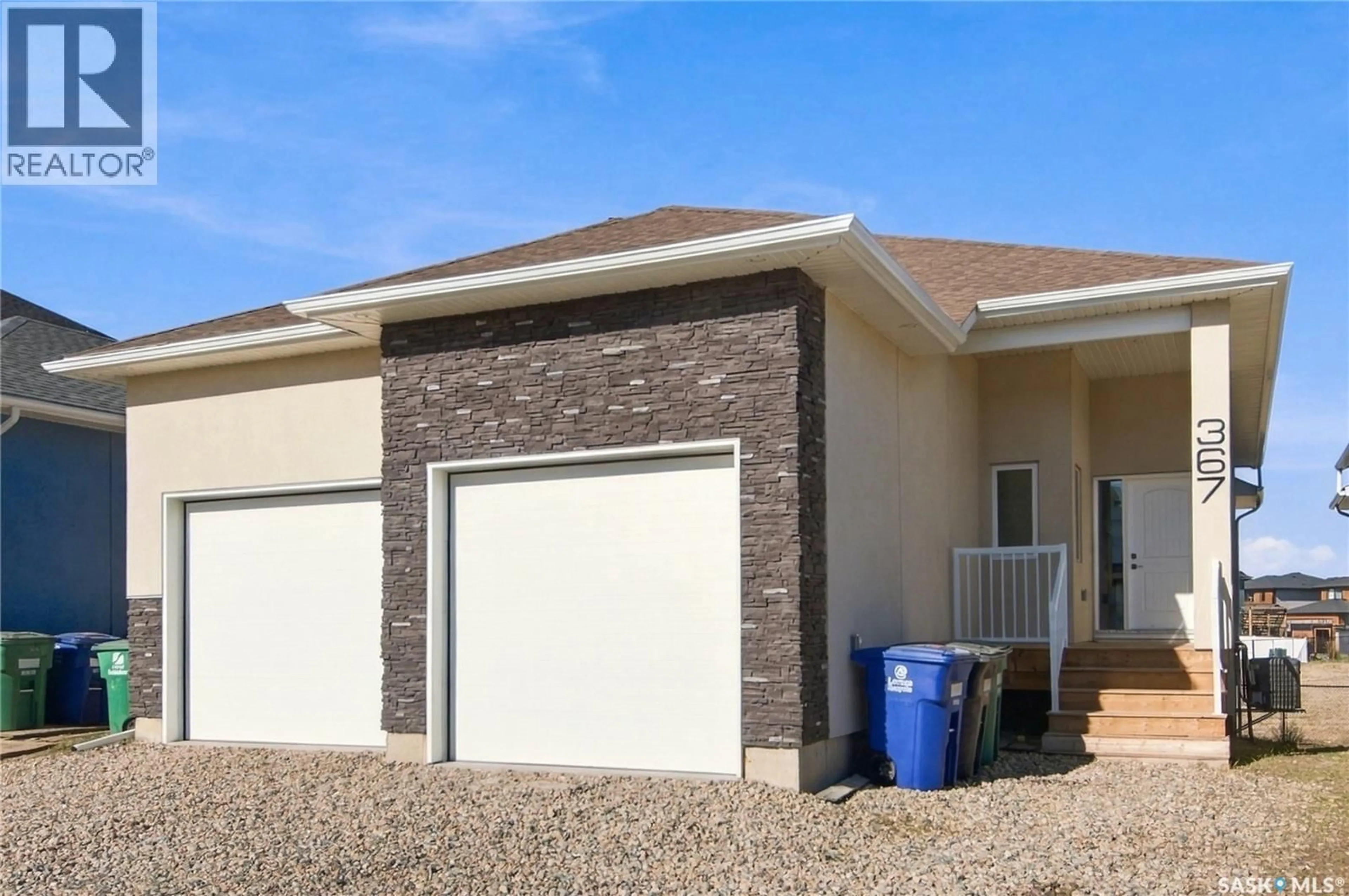 Home with vinyl exterior material, street for 367 LESKIW BEND, Saskatoon Saskatchewan S7V1R5