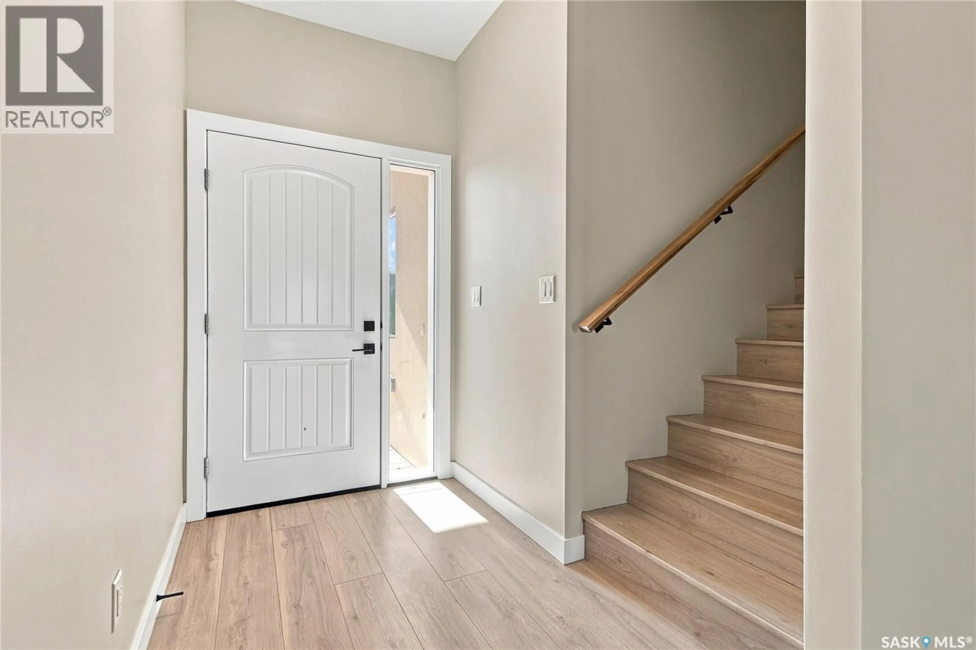 Indoor entryway for 367 LESKIW BEND, Saskatoon Saskatchewan S7V1R5