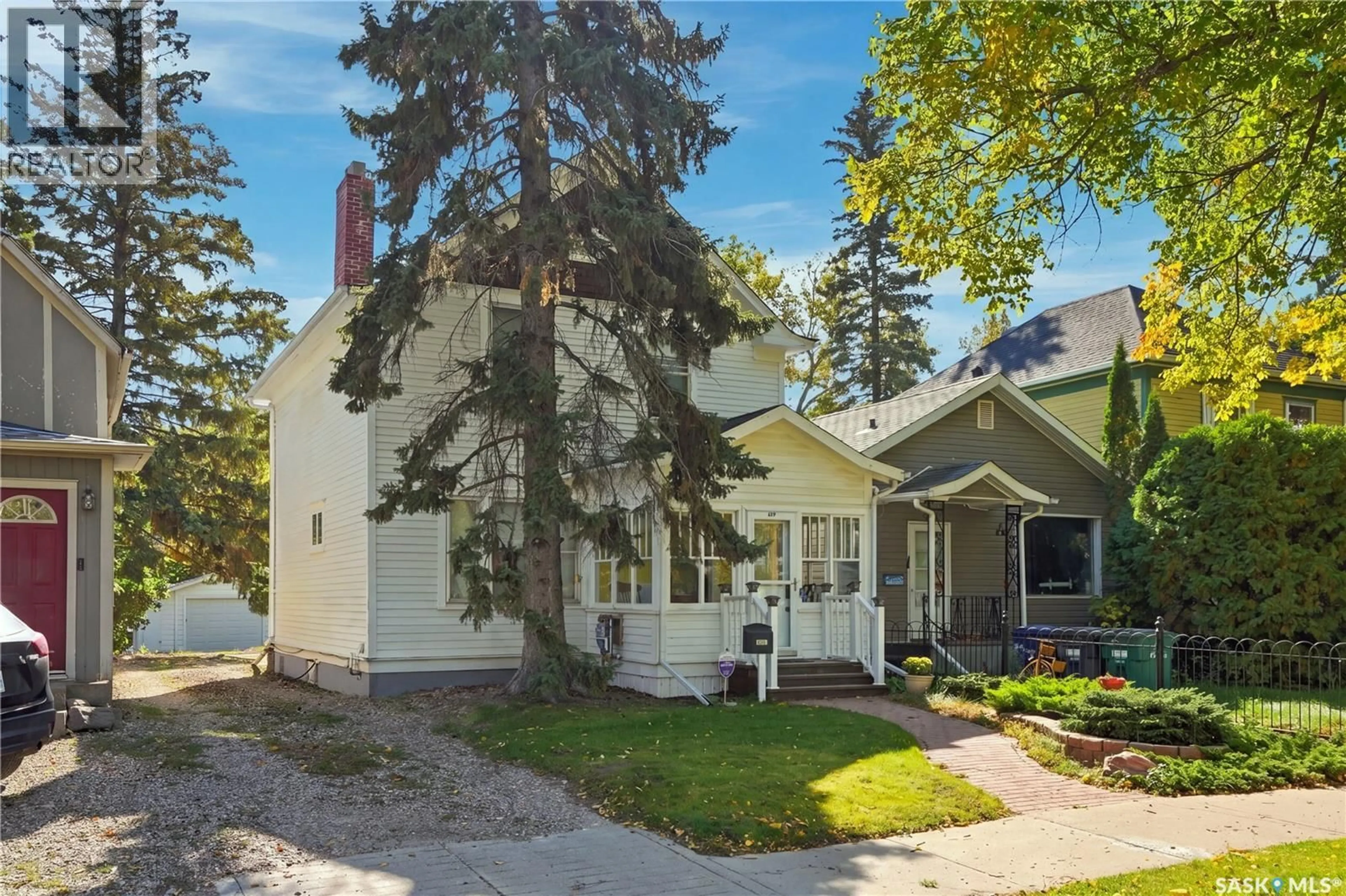 Home with vinyl exterior material, street for 517 RUSHOLME ROAD, Saskatoon Saskatchewan S7L0G5