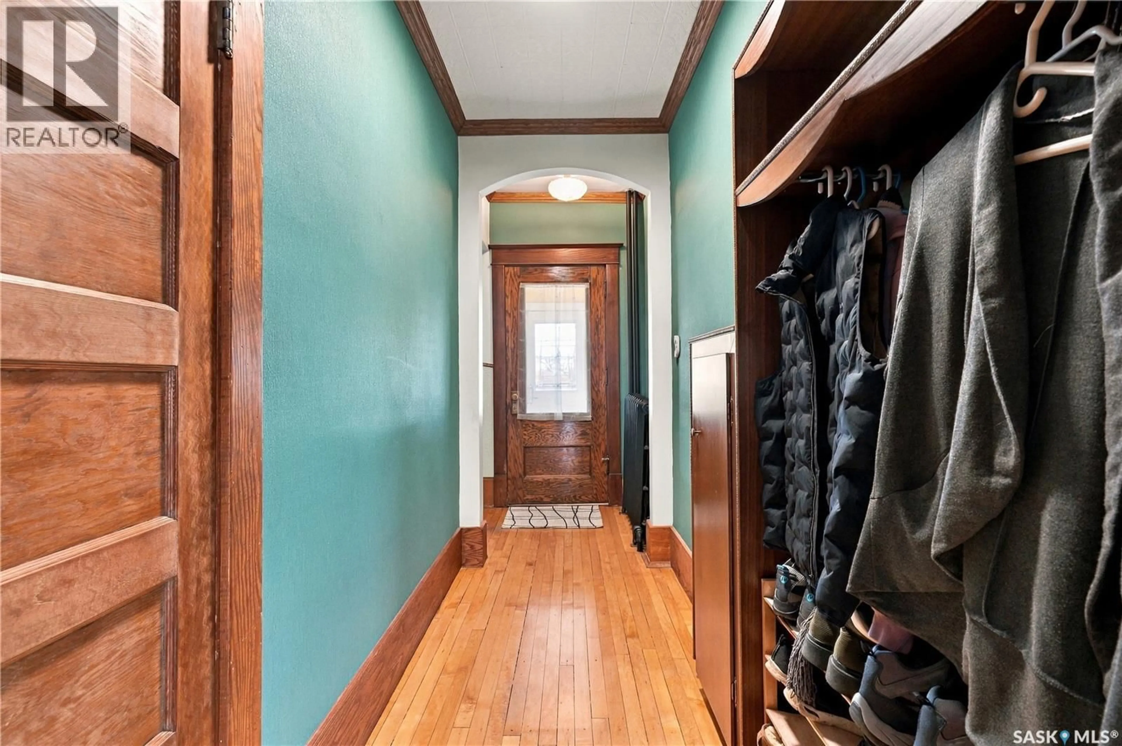 Indoor entryway for 517 RUSHOLME ROAD, Saskatoon Saskatchewan S7L0G5