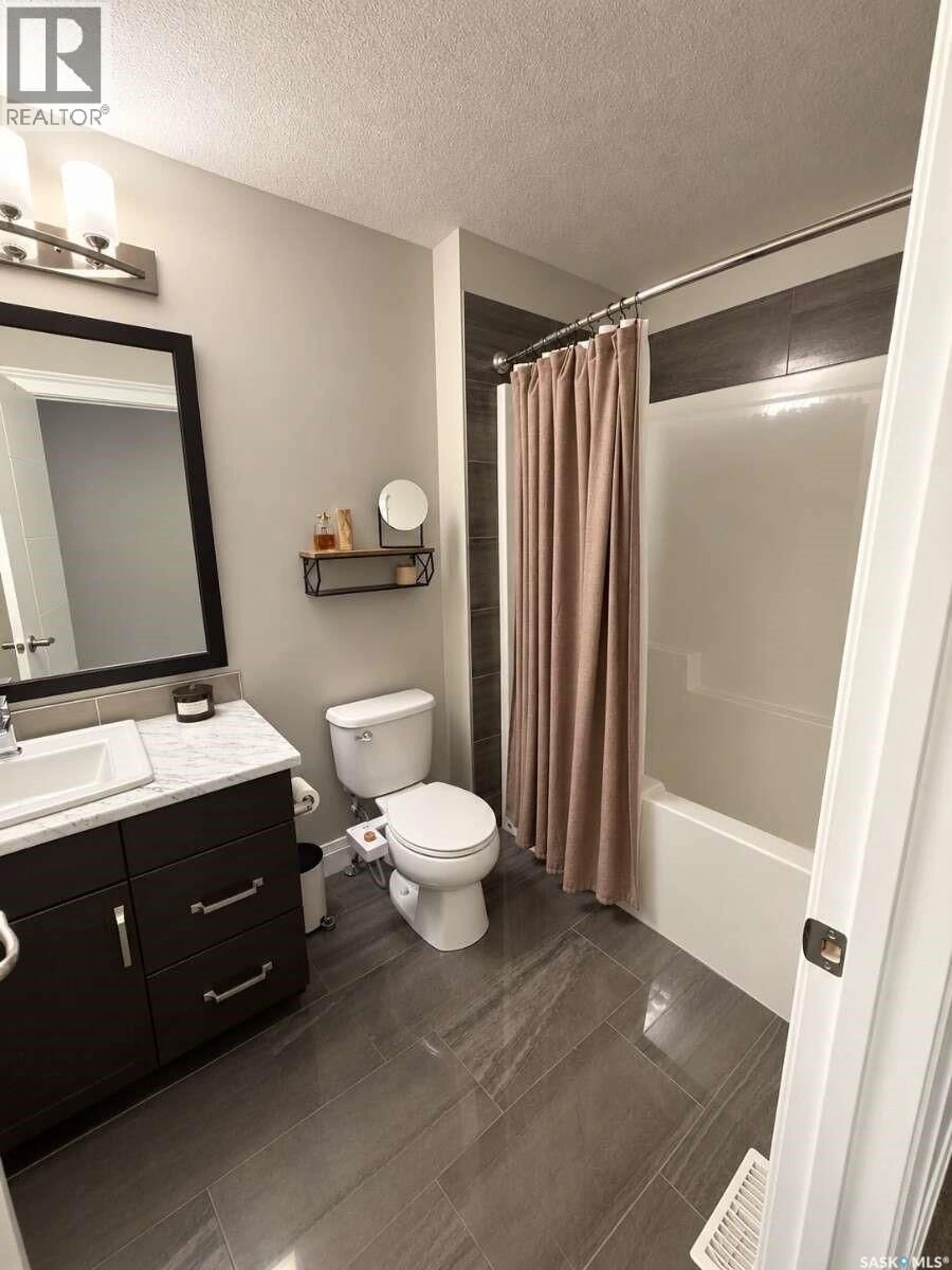 Standard bathroom, unknown for 5325 GREEN SILVERBERRY DRIVE, Regina Saskatchewan S4V3M5