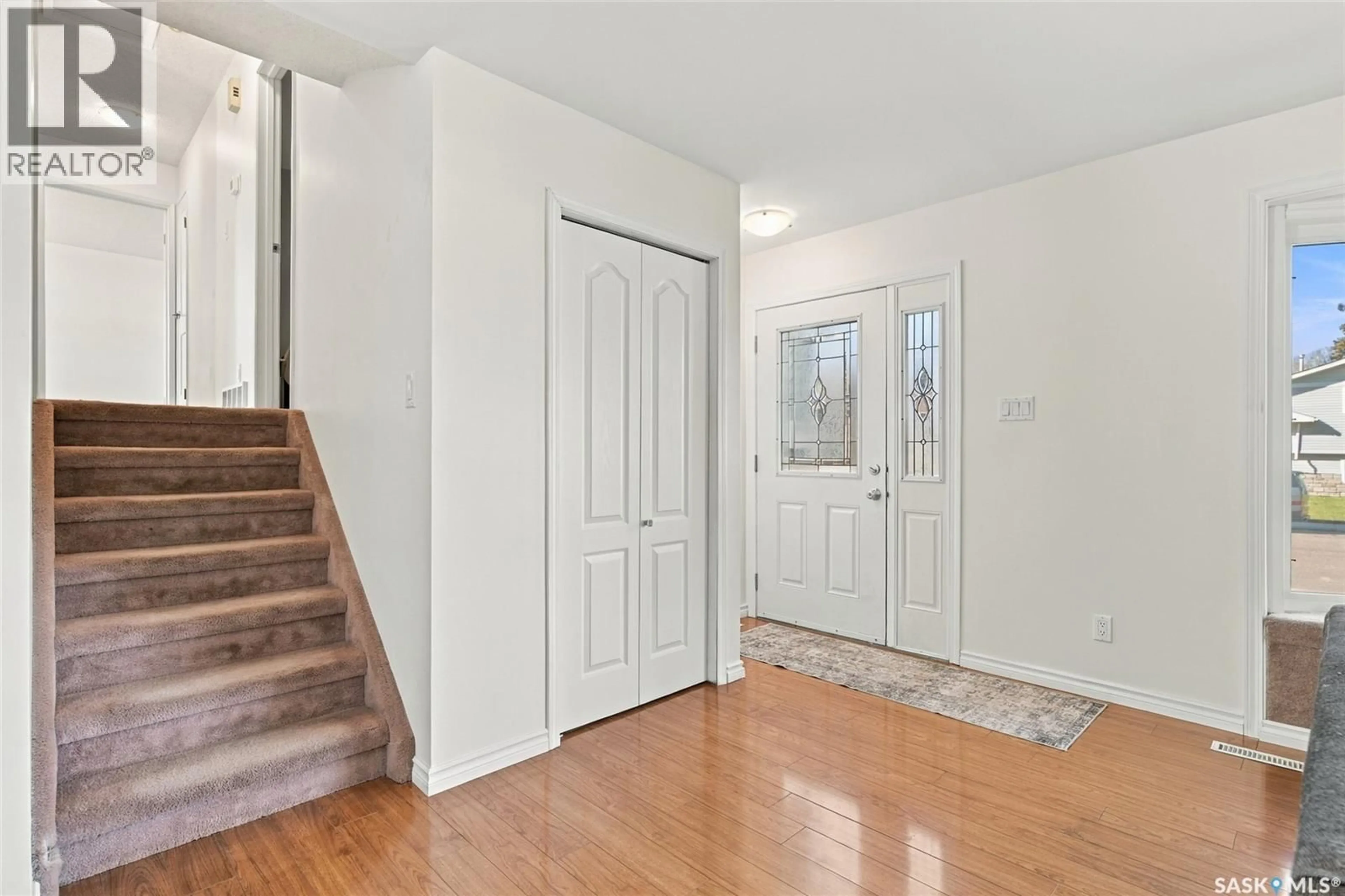 Indoor entryway for 231 PRIEL CRESCENT, Saskatoon Saskatchewan S7M4P6