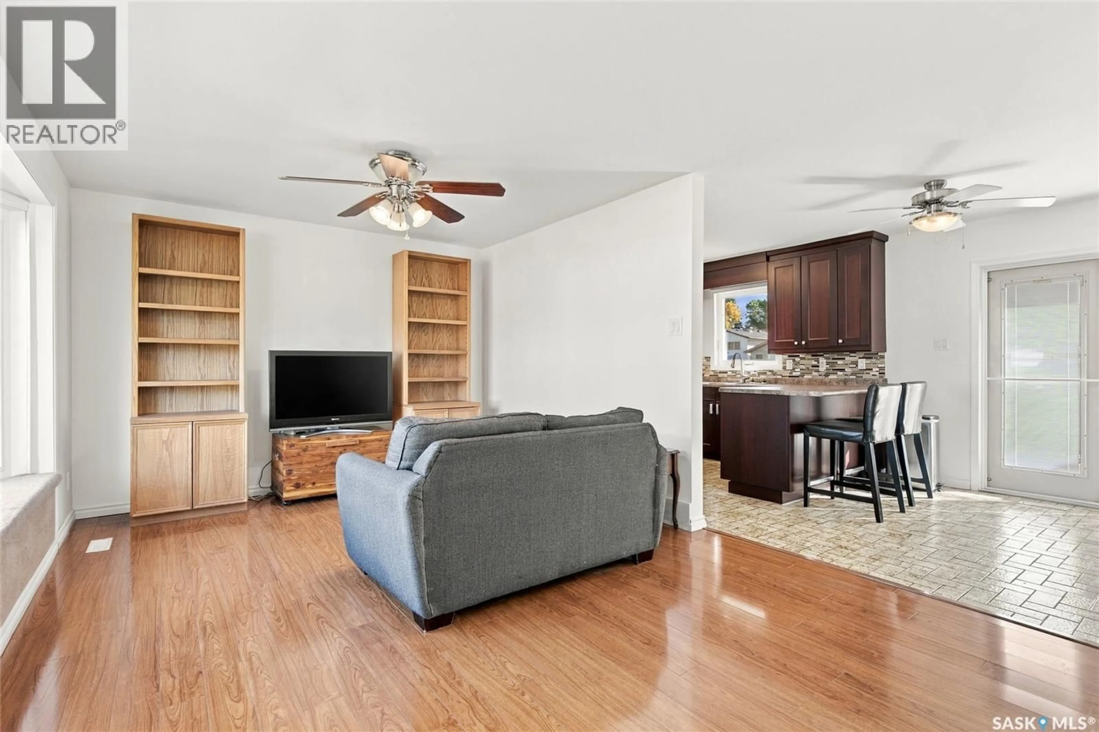 Living room with furniture, wood/laminate floor for 231 PRIEL CRESCENT, Saskatoon Saskatchewan S7M4P6