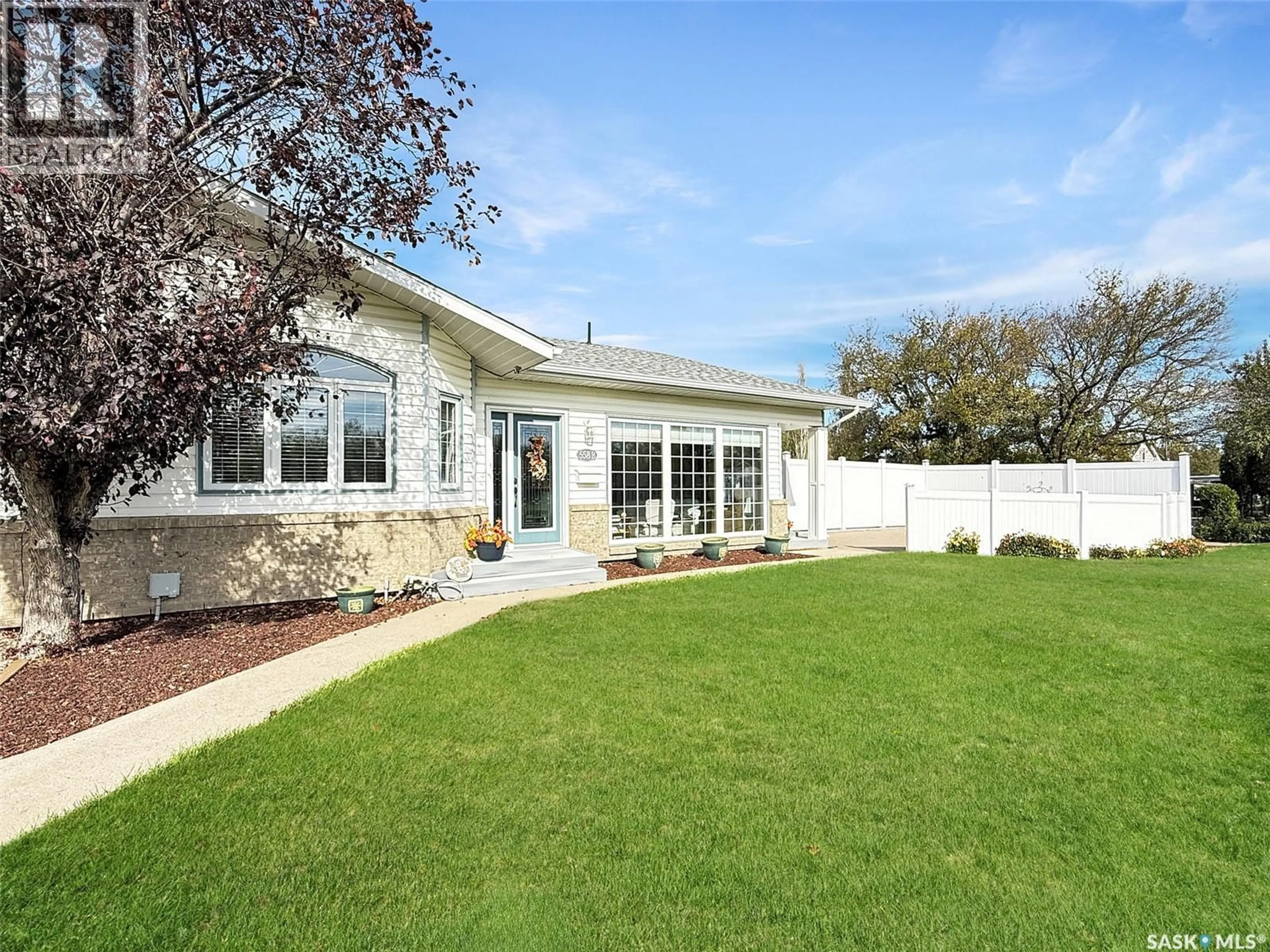Home with vinyl exterior material, street for B - 558 8TH AVENUE, Swift Current Saskatchewan S9H2R1