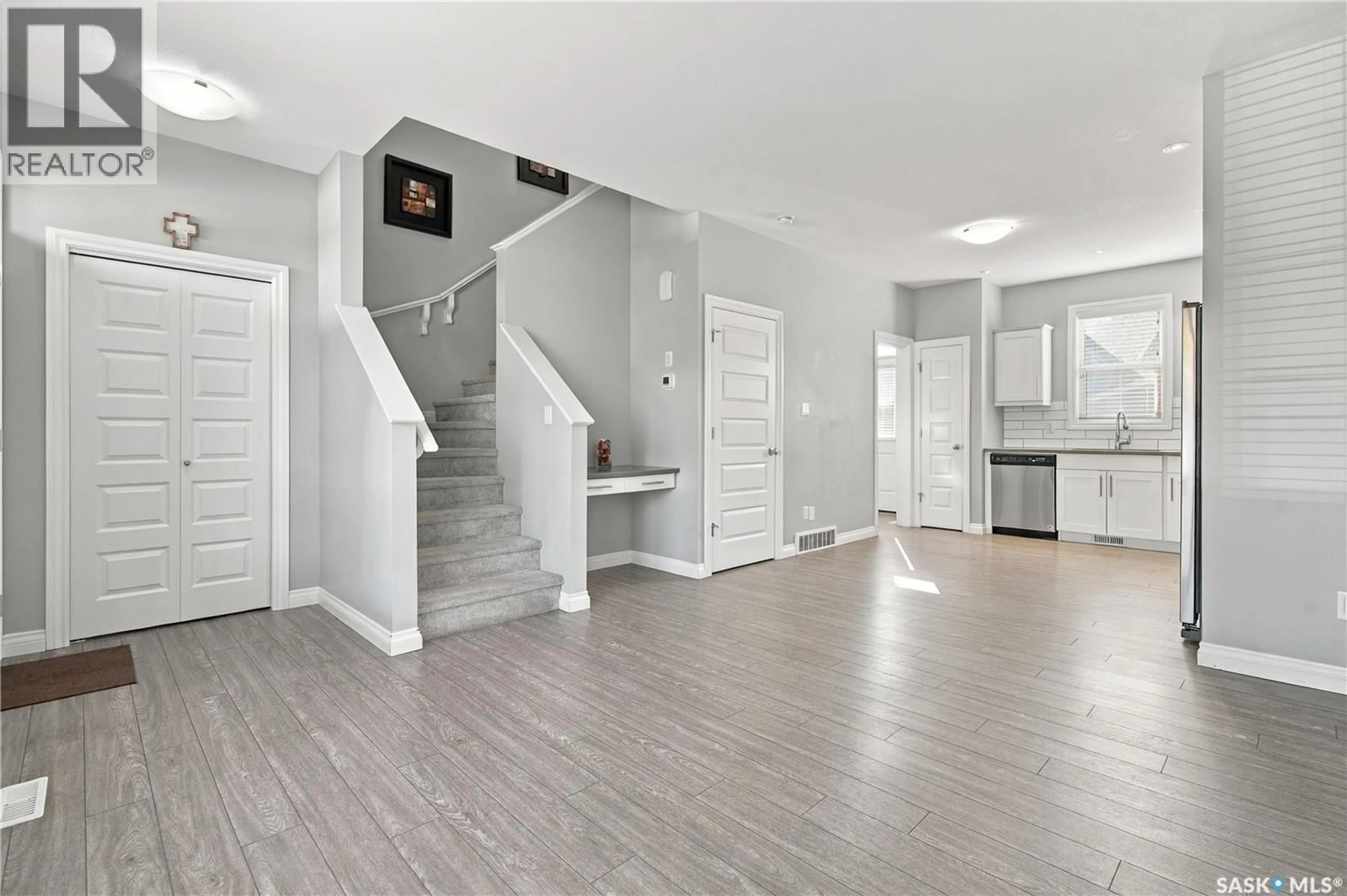Indoor entryway for 4665 ALBULET DRIVE, Regina Saskatchewan S4W0R3