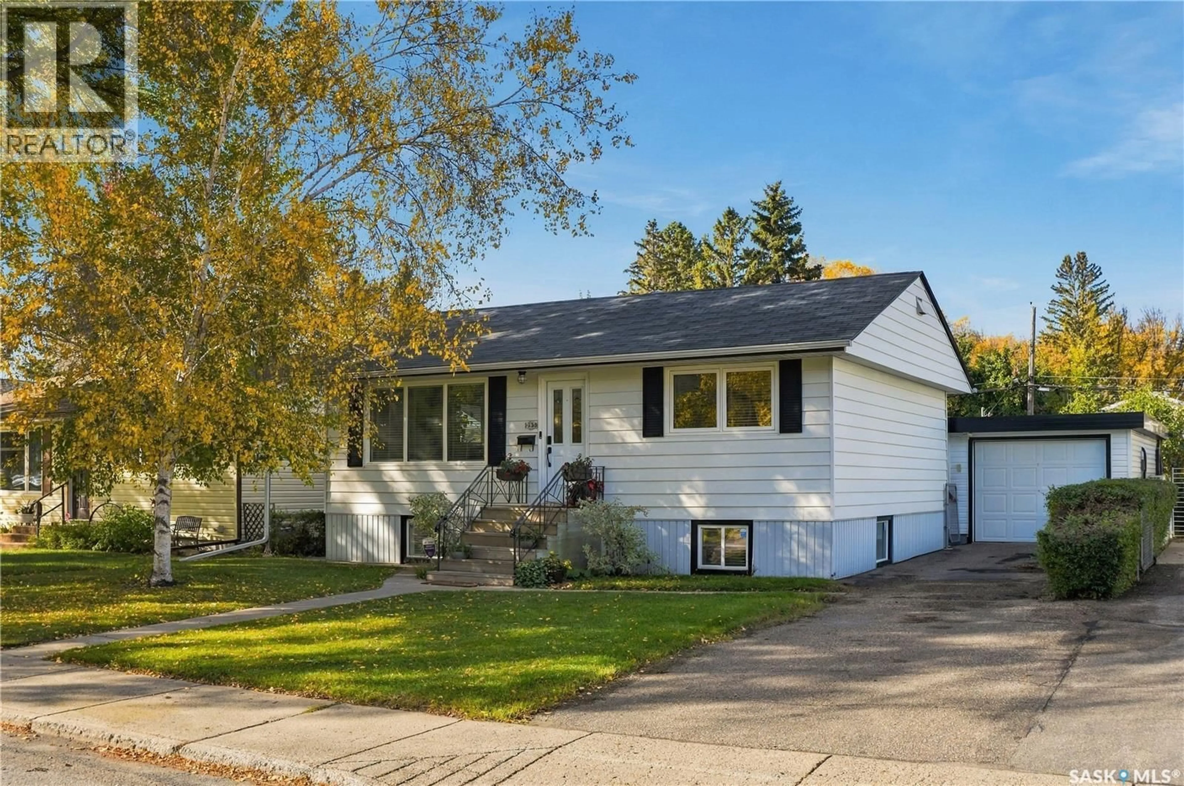 Home with vinyl exterior material, street for 1333 M AVENUE, Saskatoon Saskatchewan S7M2R4
