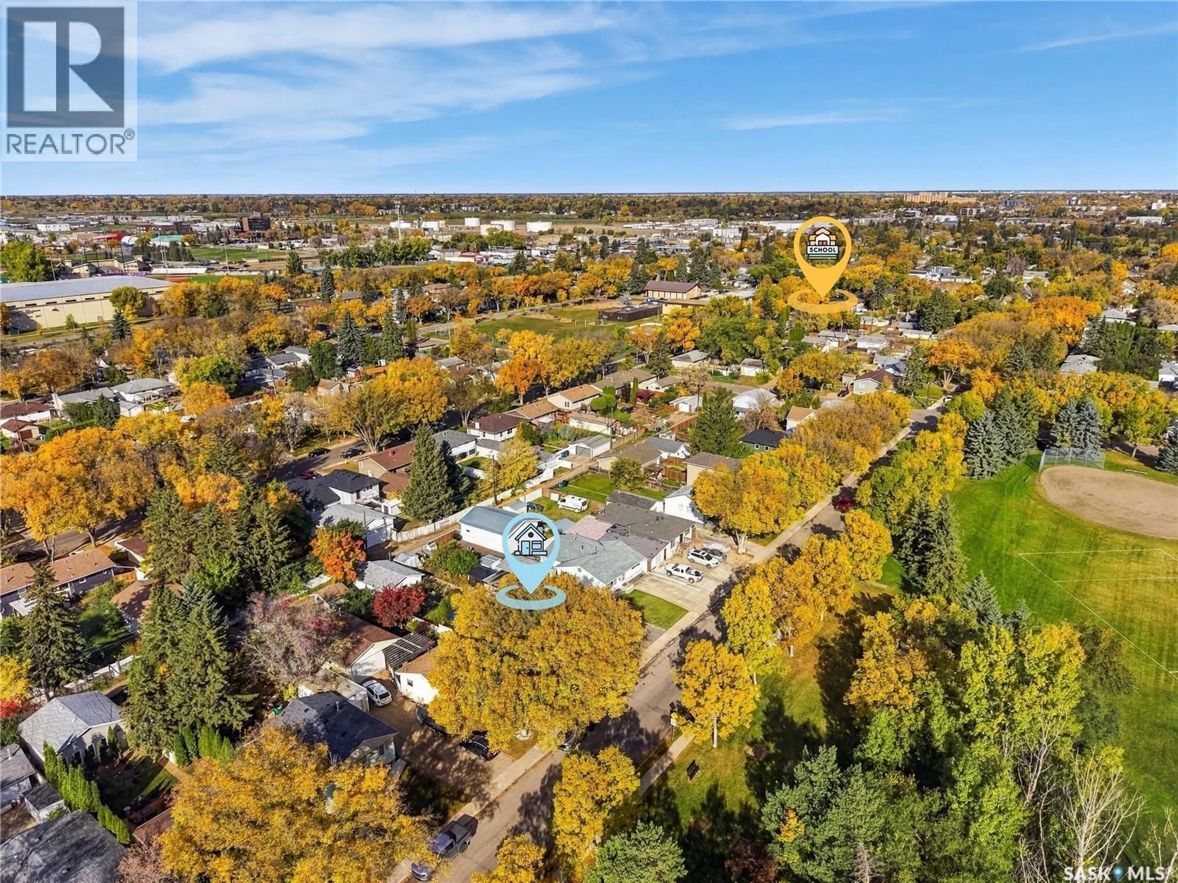 A pic from outside/outdoor area/front of a property/back of a property/a pic from drone, unknown for 1333 M AVENUE, Saskatoon Saskatchewan S7M2R4