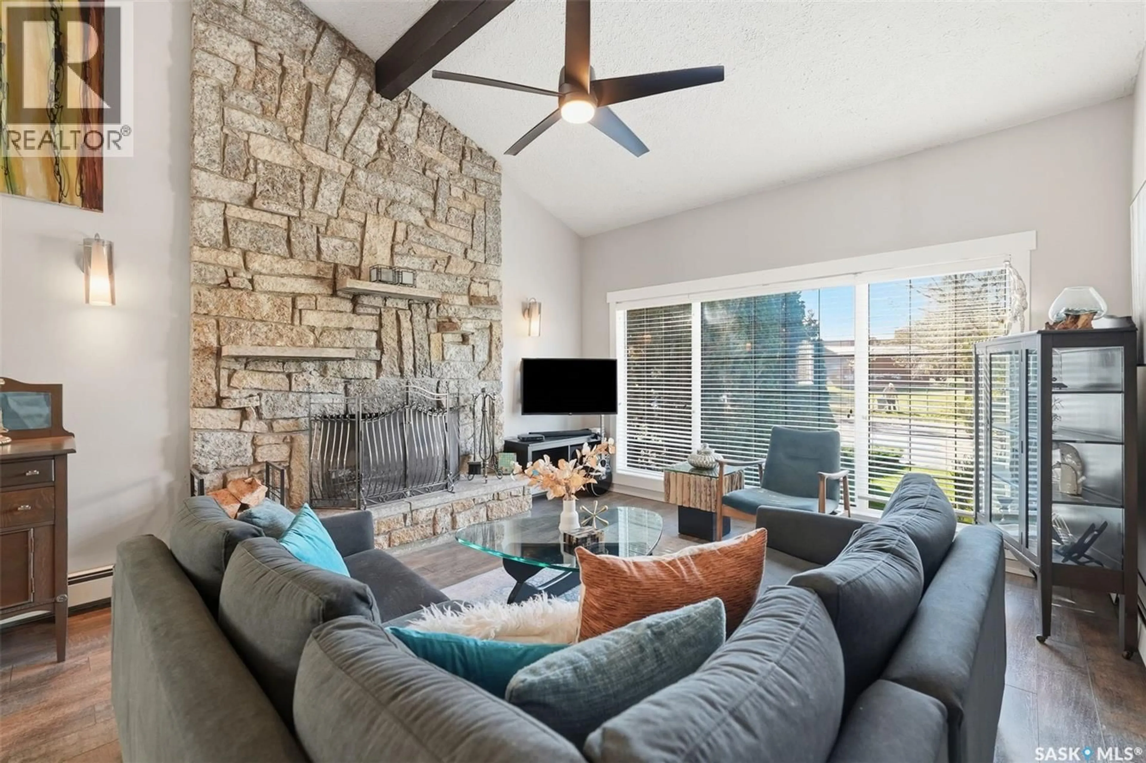 Living room with furniture, unknown for 122 O' BRIEN CRESCENT, Saskatoon Saskatchewan S7K5K4