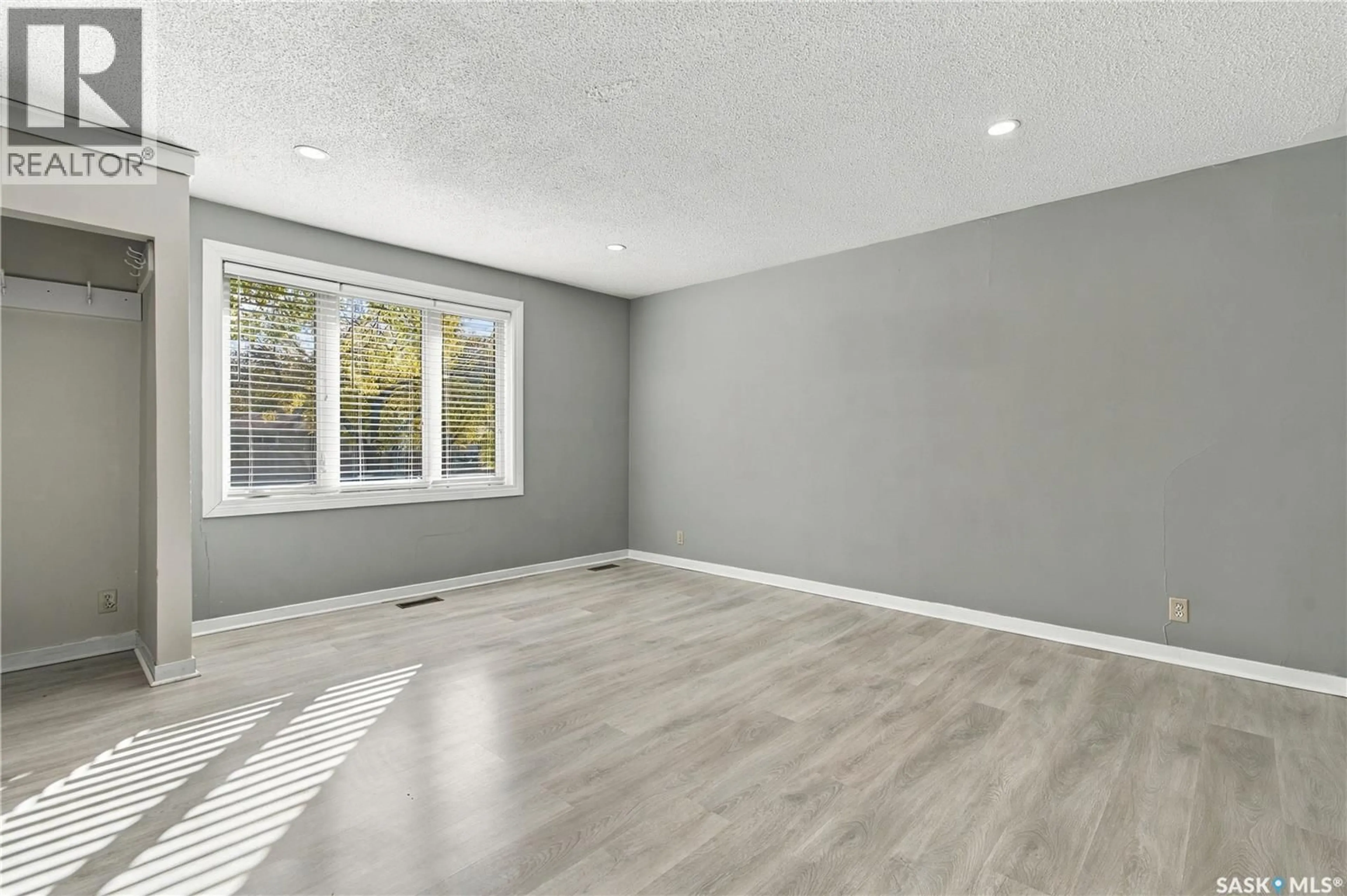 A pic of a room for E - 328 COLLEGE AVENUE, Regina Saskatchewan S4N0V8