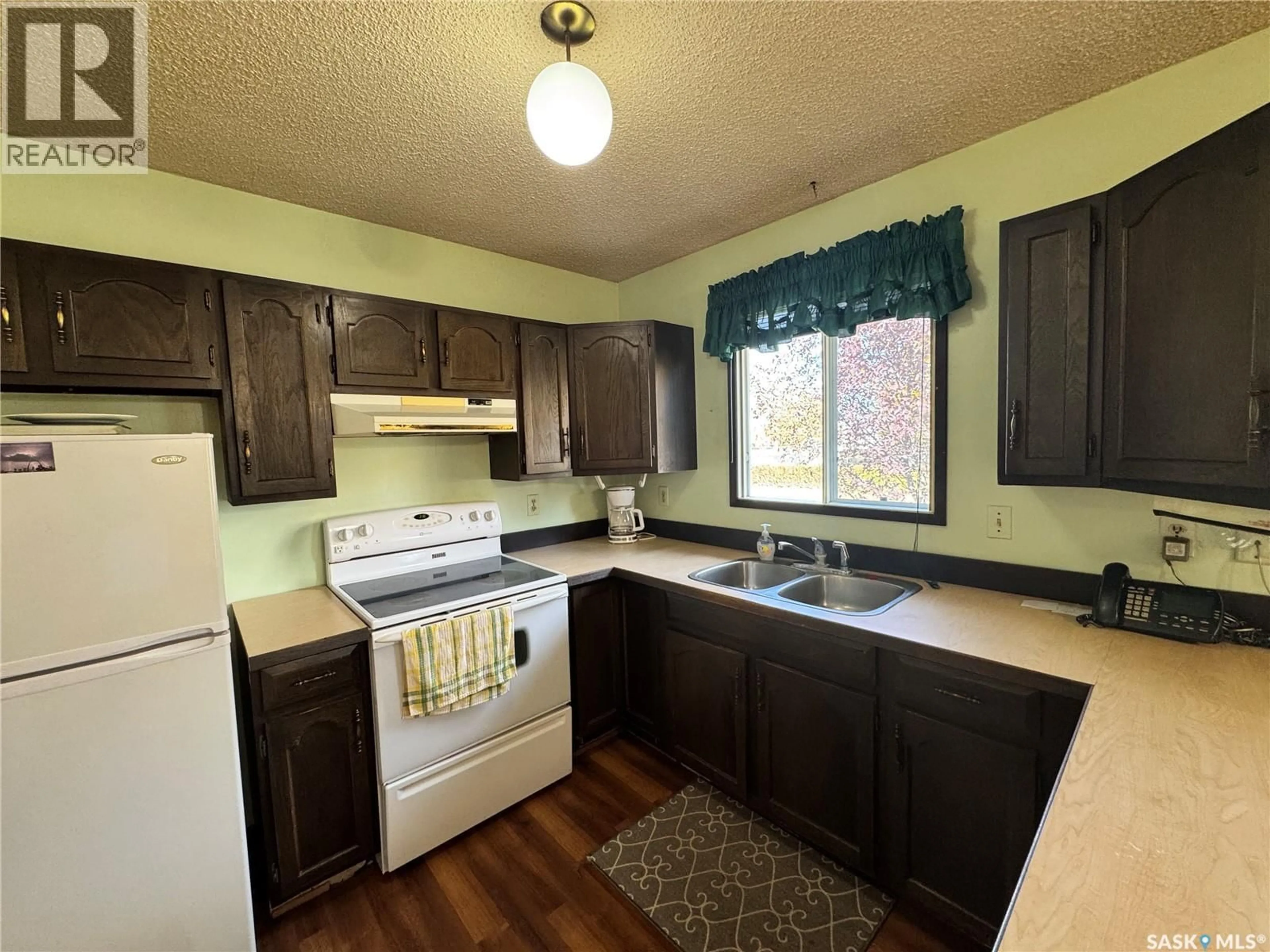 Standard kitchen, unknown for 202 4TH AVENUE, Landis Saskatchewan S0K2K0