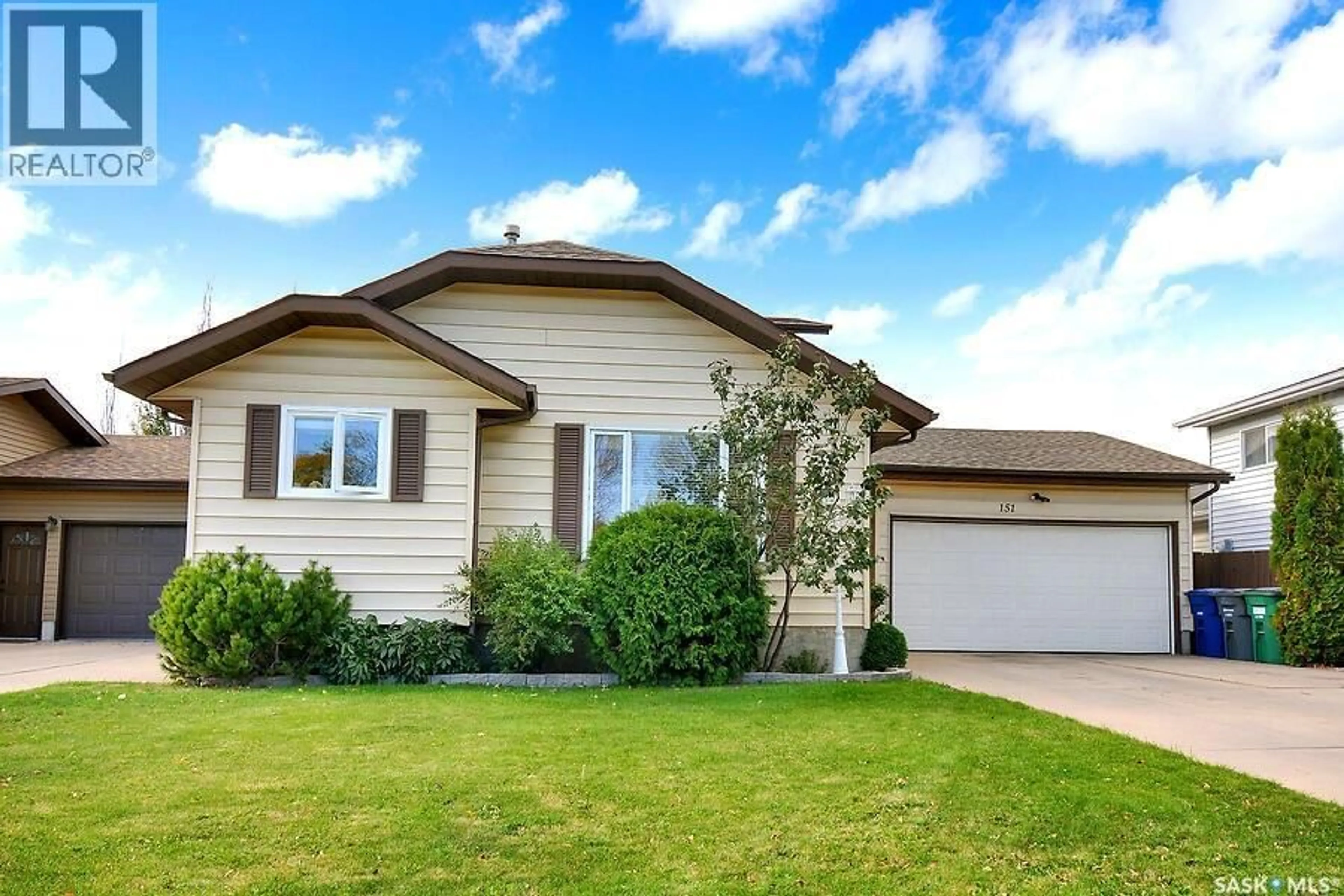 Home with vinyl exterior material, street for 151 HUNT ROAD, Saskatoon Saskatchewan S7L6E6