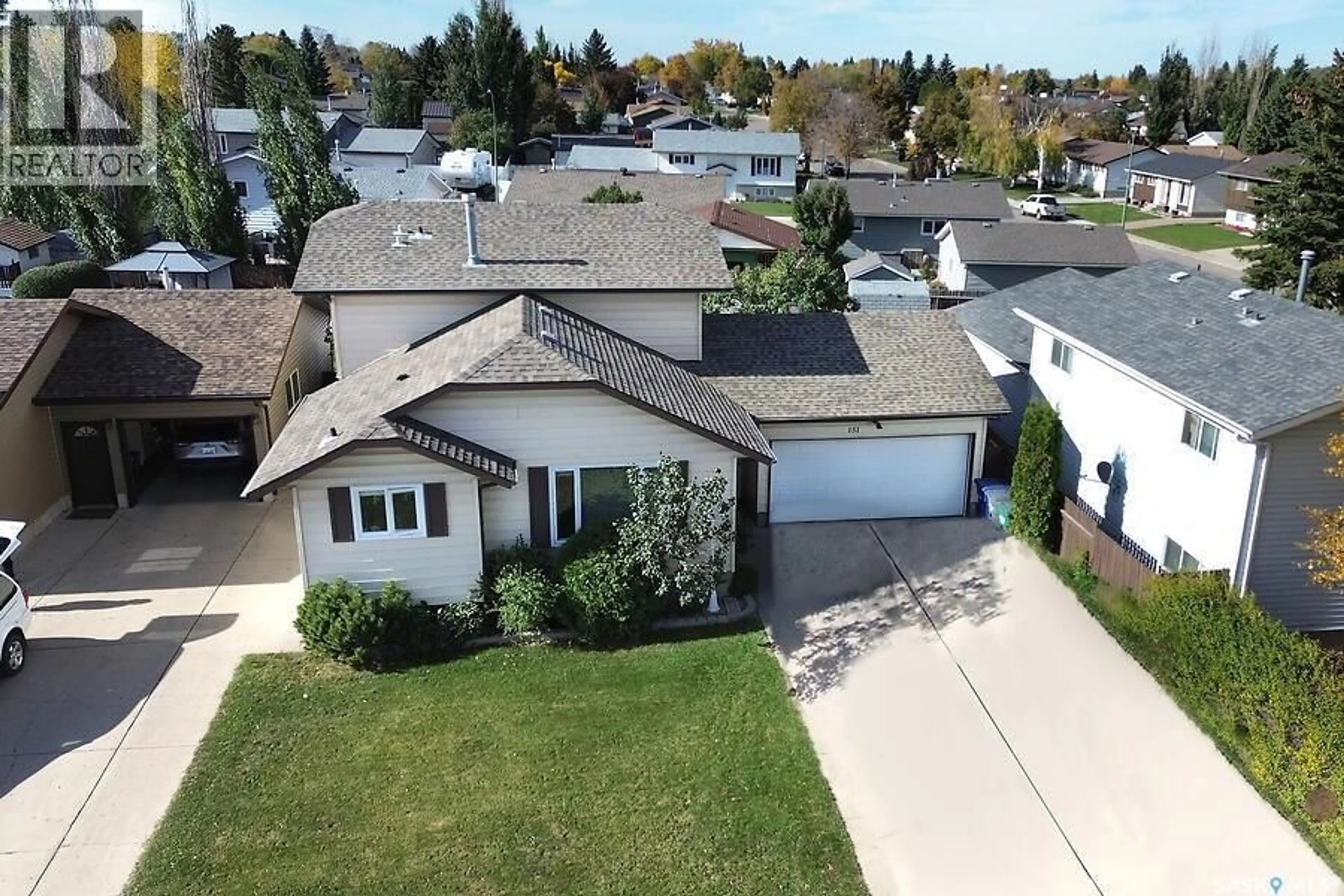 A pic from outside/outdoor area/front of a property/back of a property/a pic from drone, street for 151 HUNT ROAD, Saskatoon Saskatchewan S7L6E6