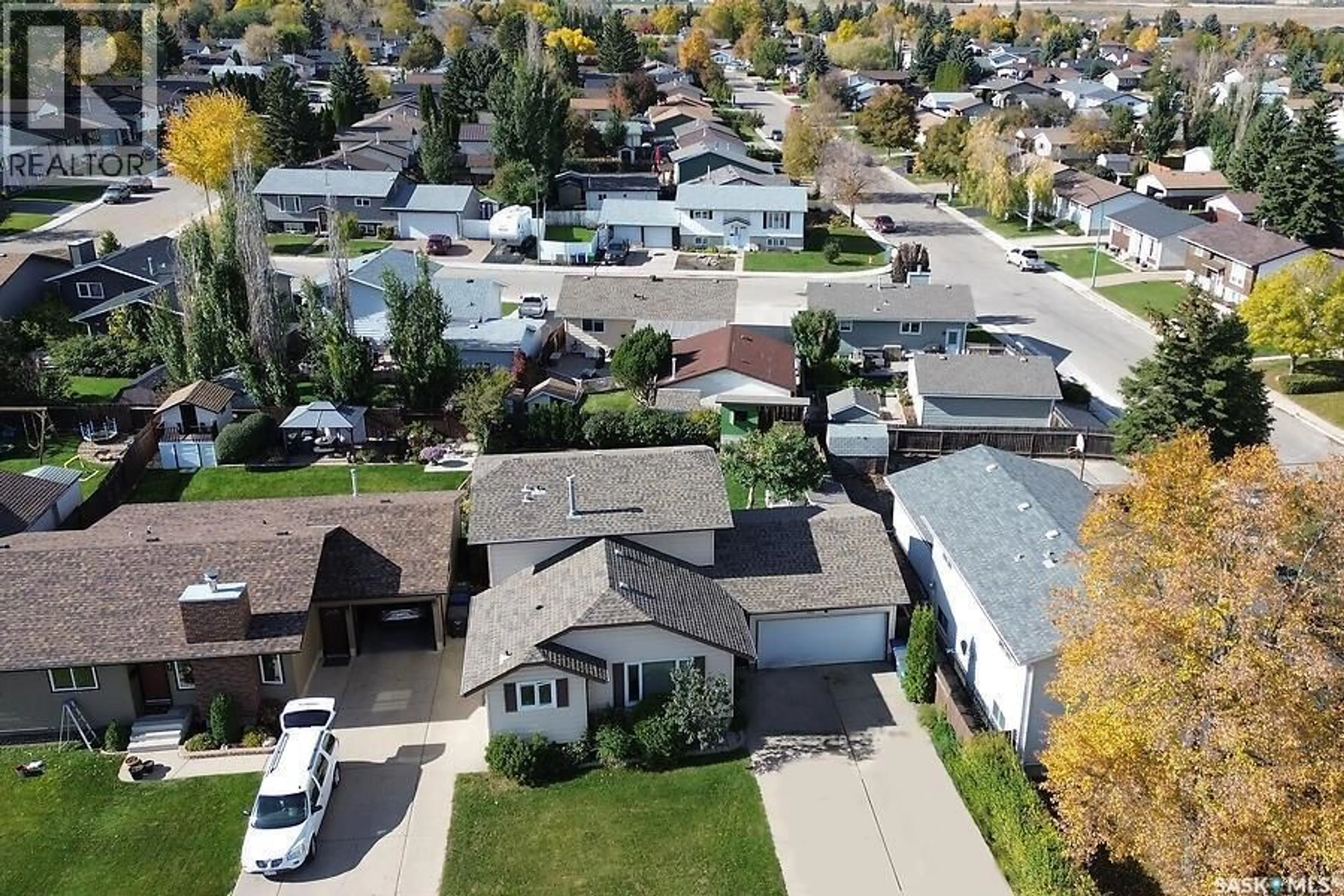 A pic from outside/outdoor area/front of a property/back of a property/a pic from drone, street for 151 HUNT ROAD, Saskatoon Saskatchewan S7L6E6