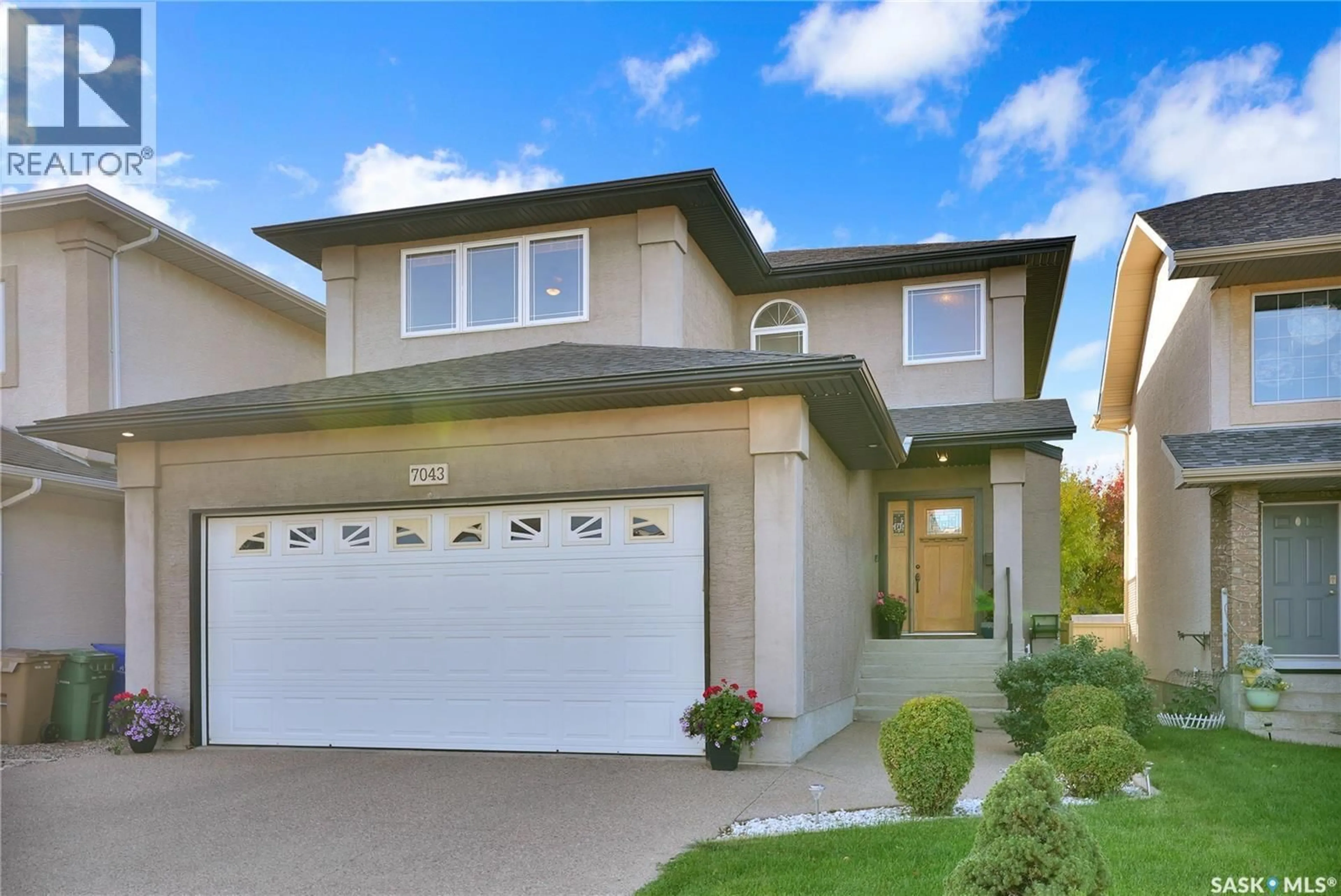 Home with vinyl exterior material, street for 7043 WASCANA COVE DRIVE, Regina Saskatchewan S4V3E9