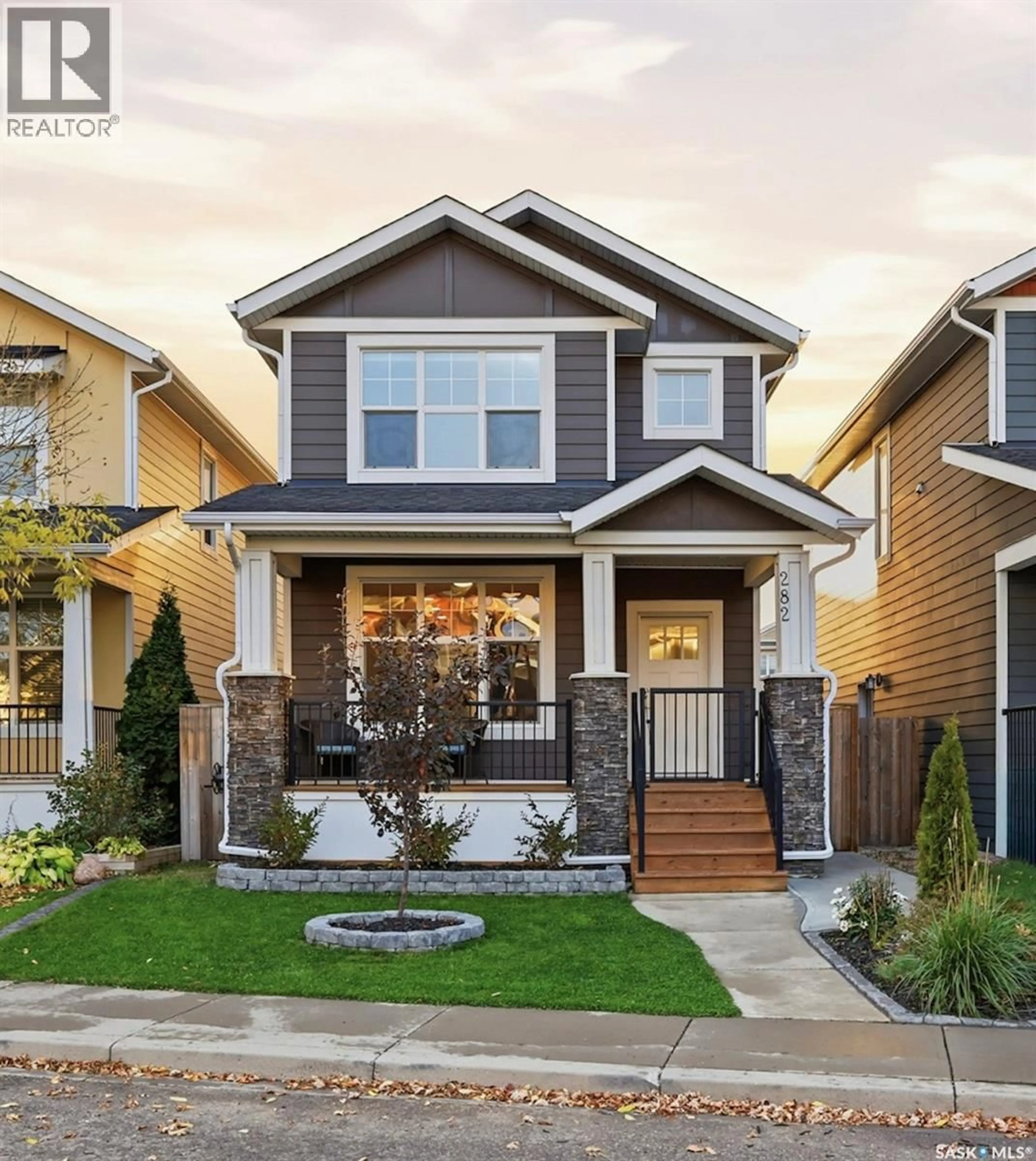 Home with vinyl exterior material, street for 282 EATON CRESCENT, Saskatoon Saskatchewan S7V0H4