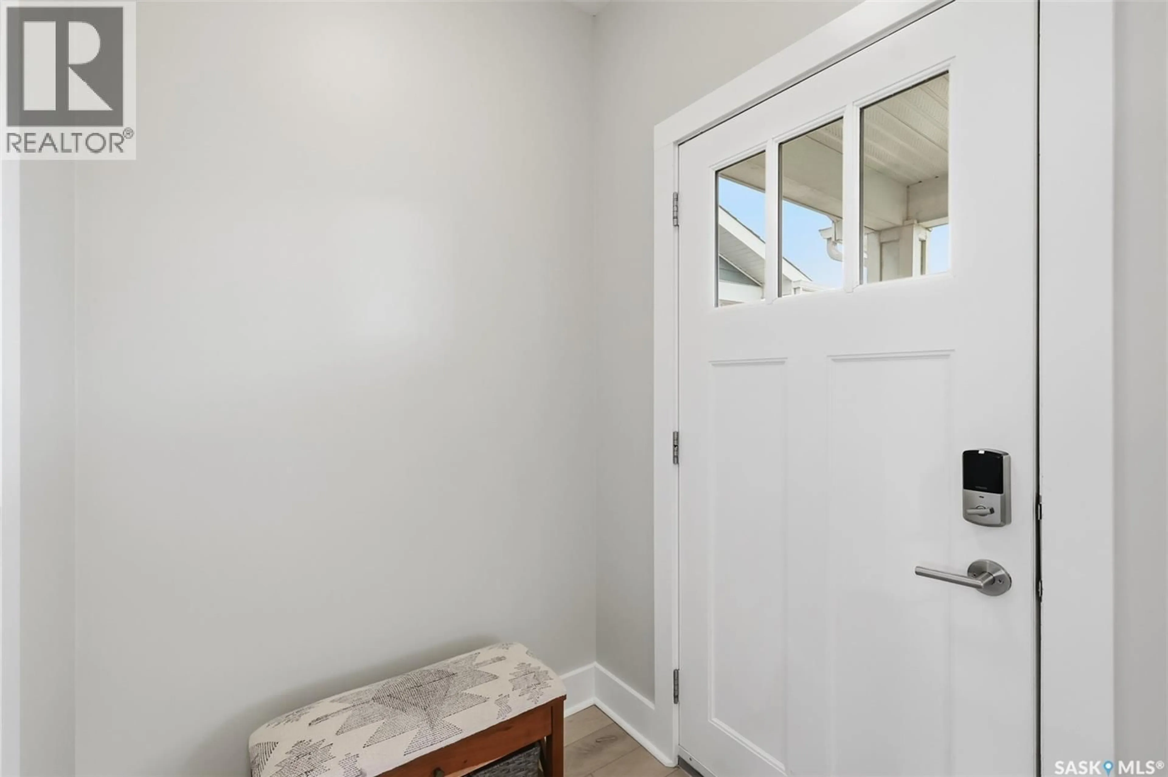 Indoor entryway for 282 EATON CRESCENT, Saskatoon Saskatchewan S7V0H4