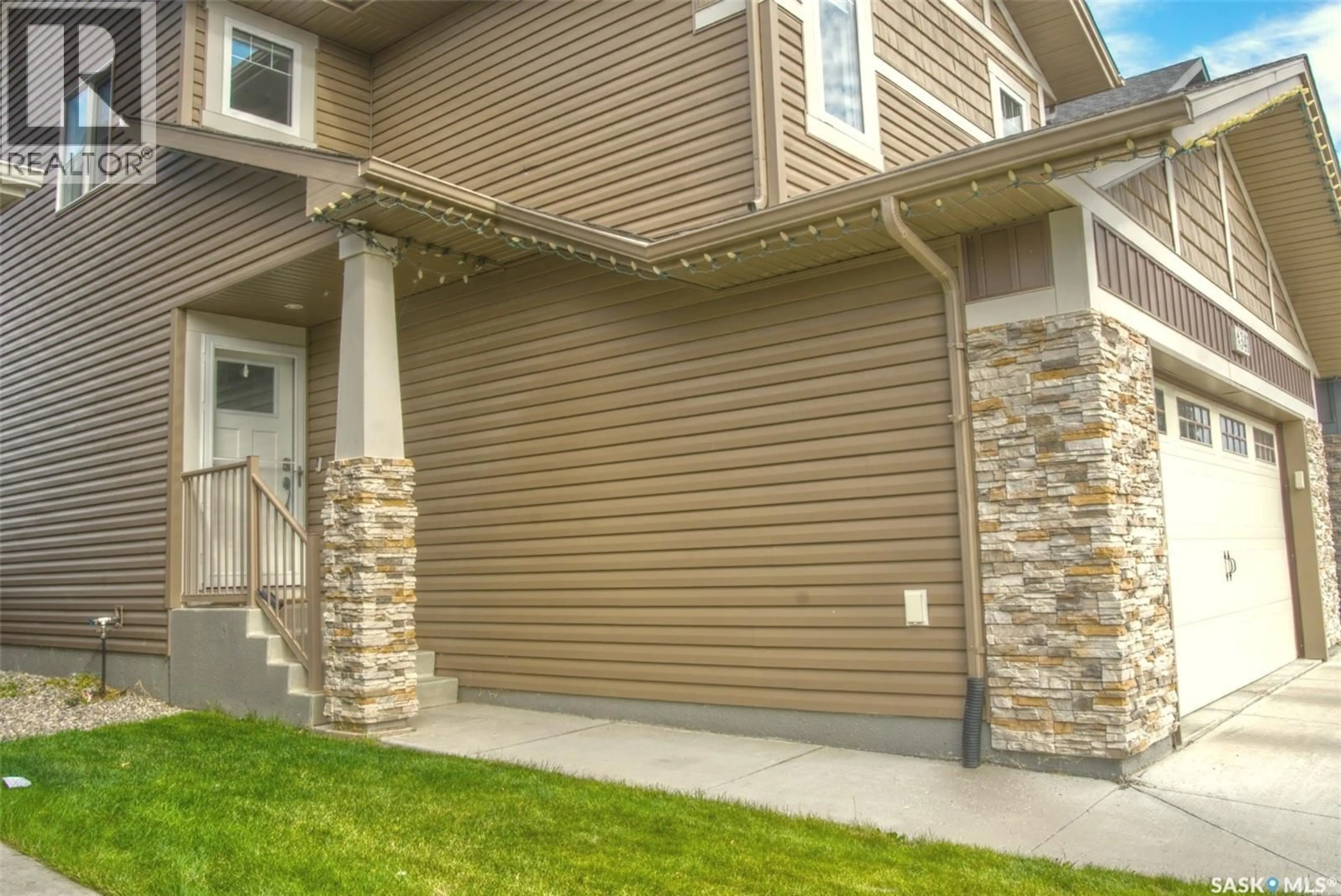 Home with vinyl exterior material, street for 341 GERMAIN MANOR, Saskatoon Saskatchewan S0K2T0