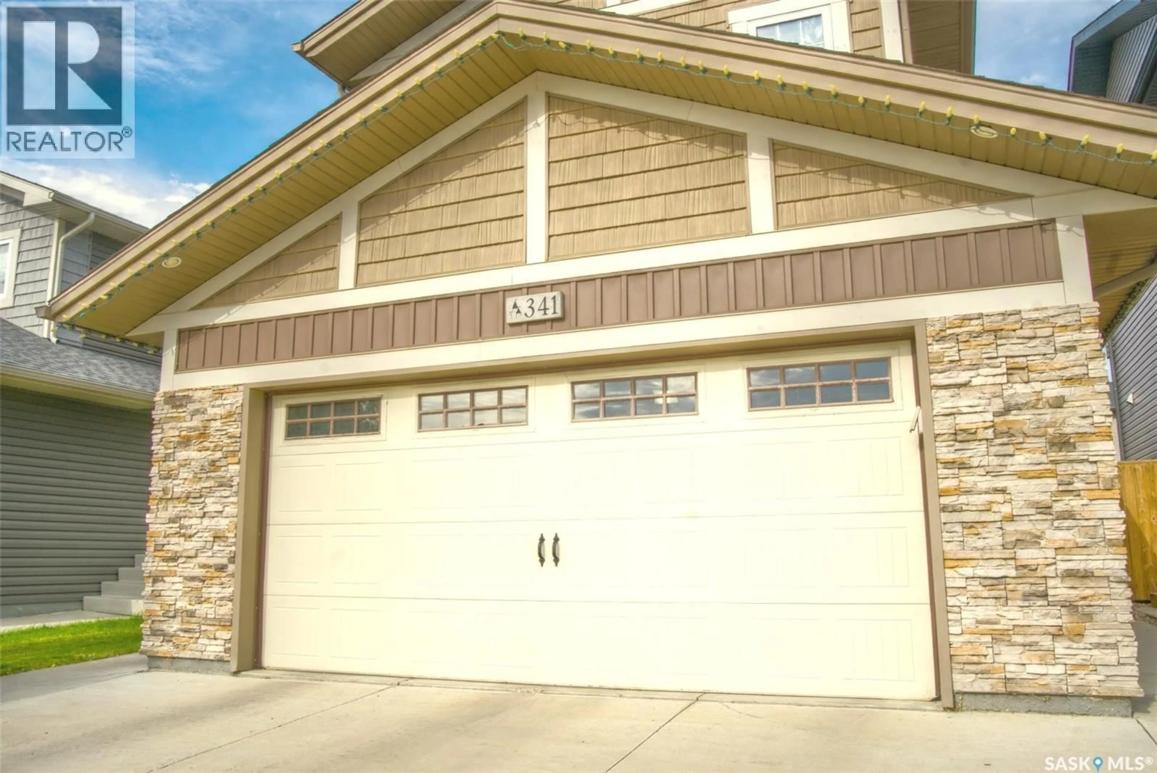 Indoor garage for 341 GERMAIN MANOR, Saskatoon Saskatchewan S0K2T0