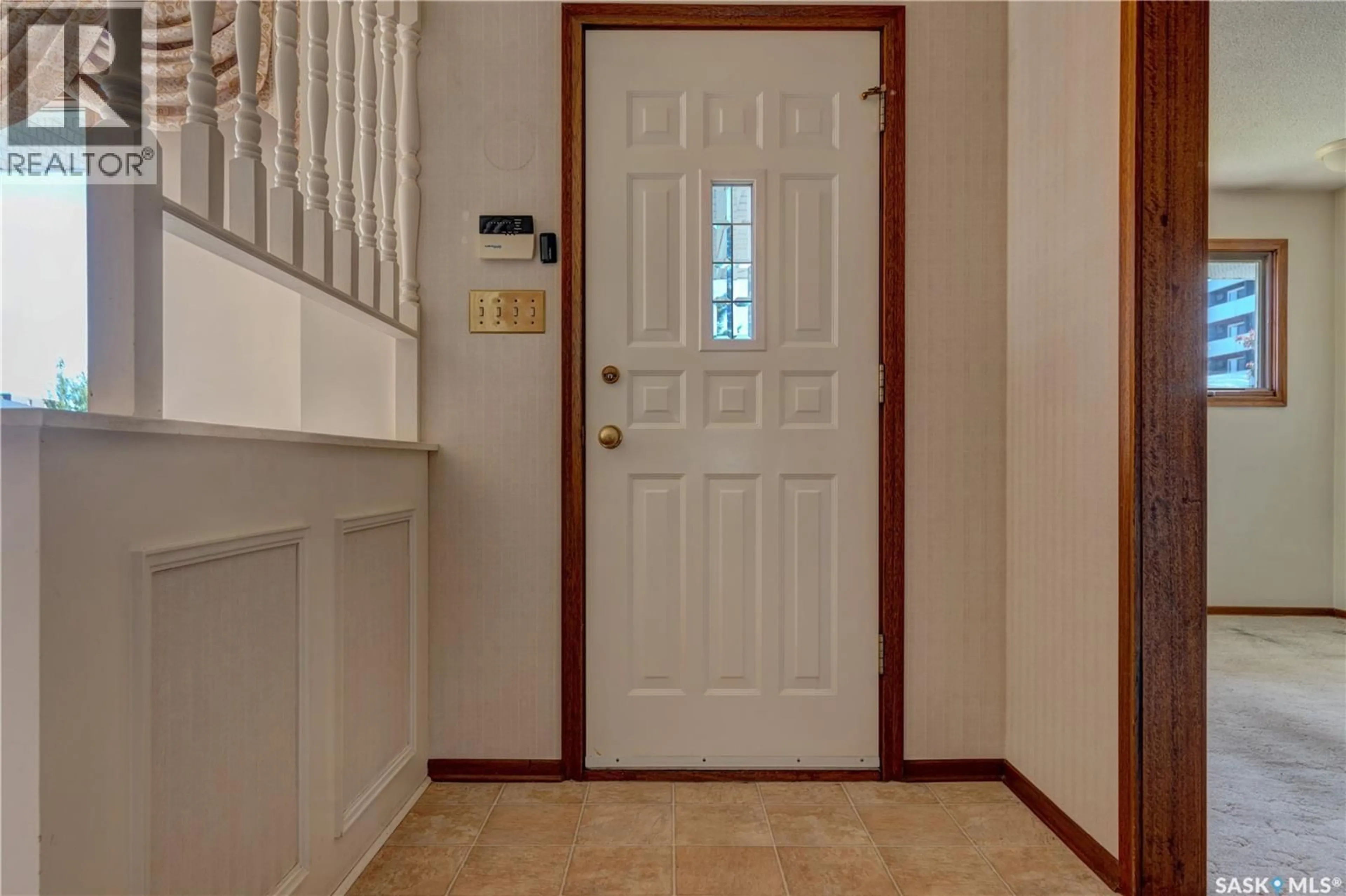 Indoor entryway for 5 WHEATON CRESCENT, Regina Saskatchewan S4S2Z3