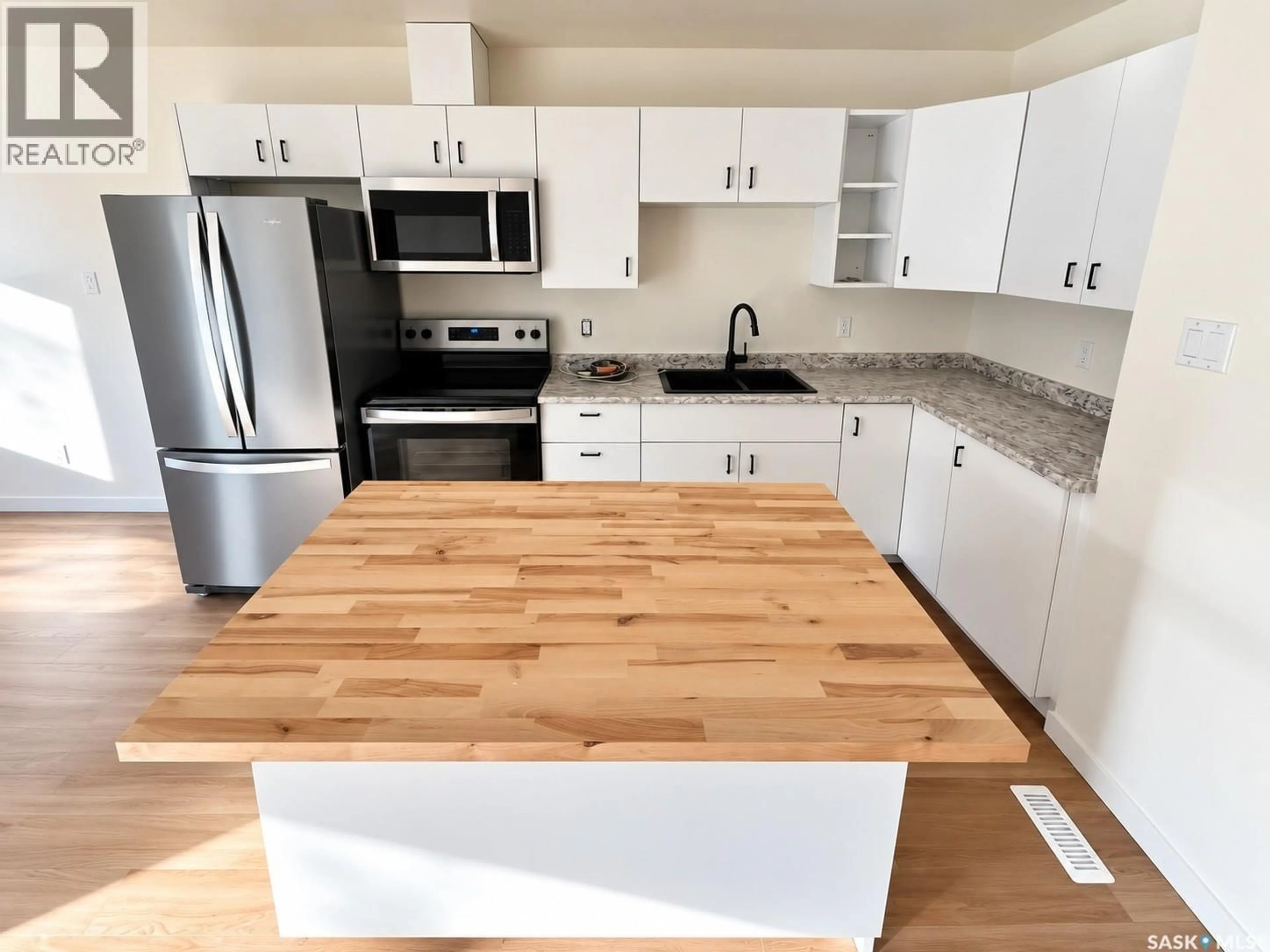 Standard kitchen, wood/laminate floor for 905B ARGYLE AVENUE, Saskatoon Saskatchewan S7H2V9