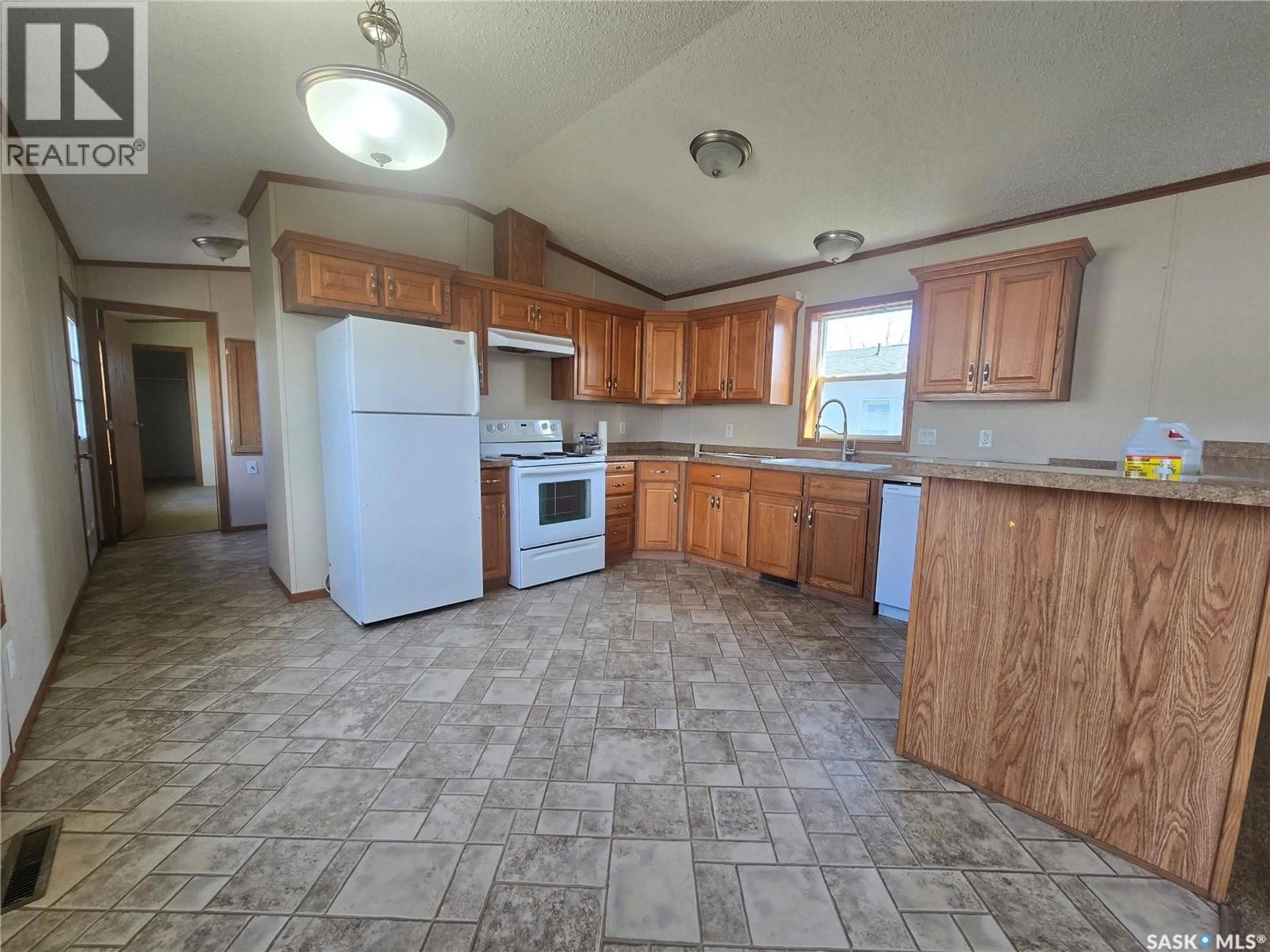 Standard kitchen, unknown for SW - 125 1ST AVENUE, Weyburn Saskatchewan S4H2H9
