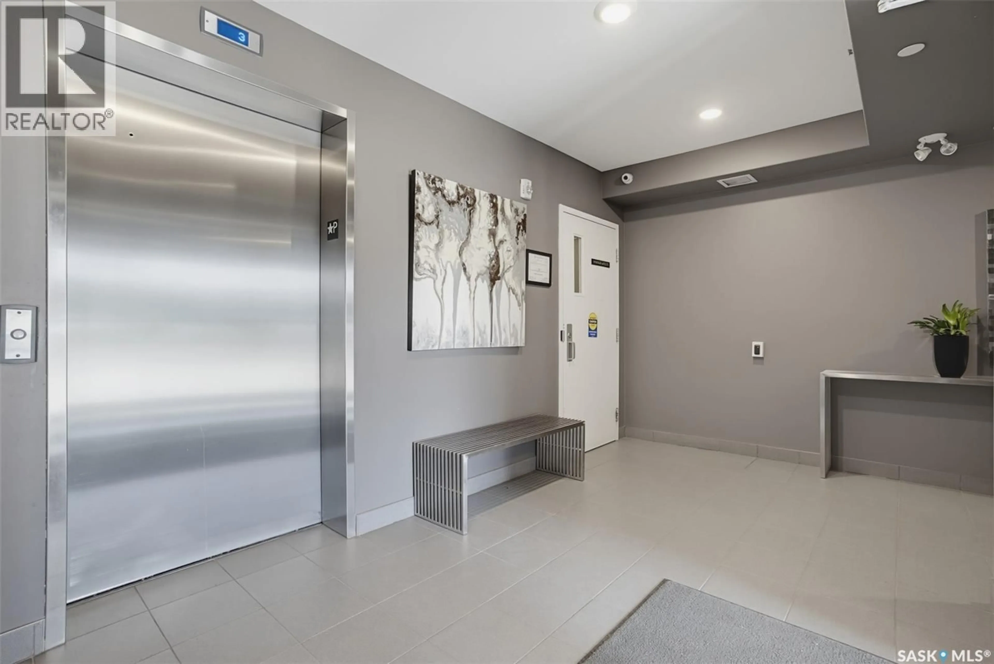 Indoor foyer for 4101 108 WILLIS CRESCENT, Saskatoon Saskatchewan S7T0W8