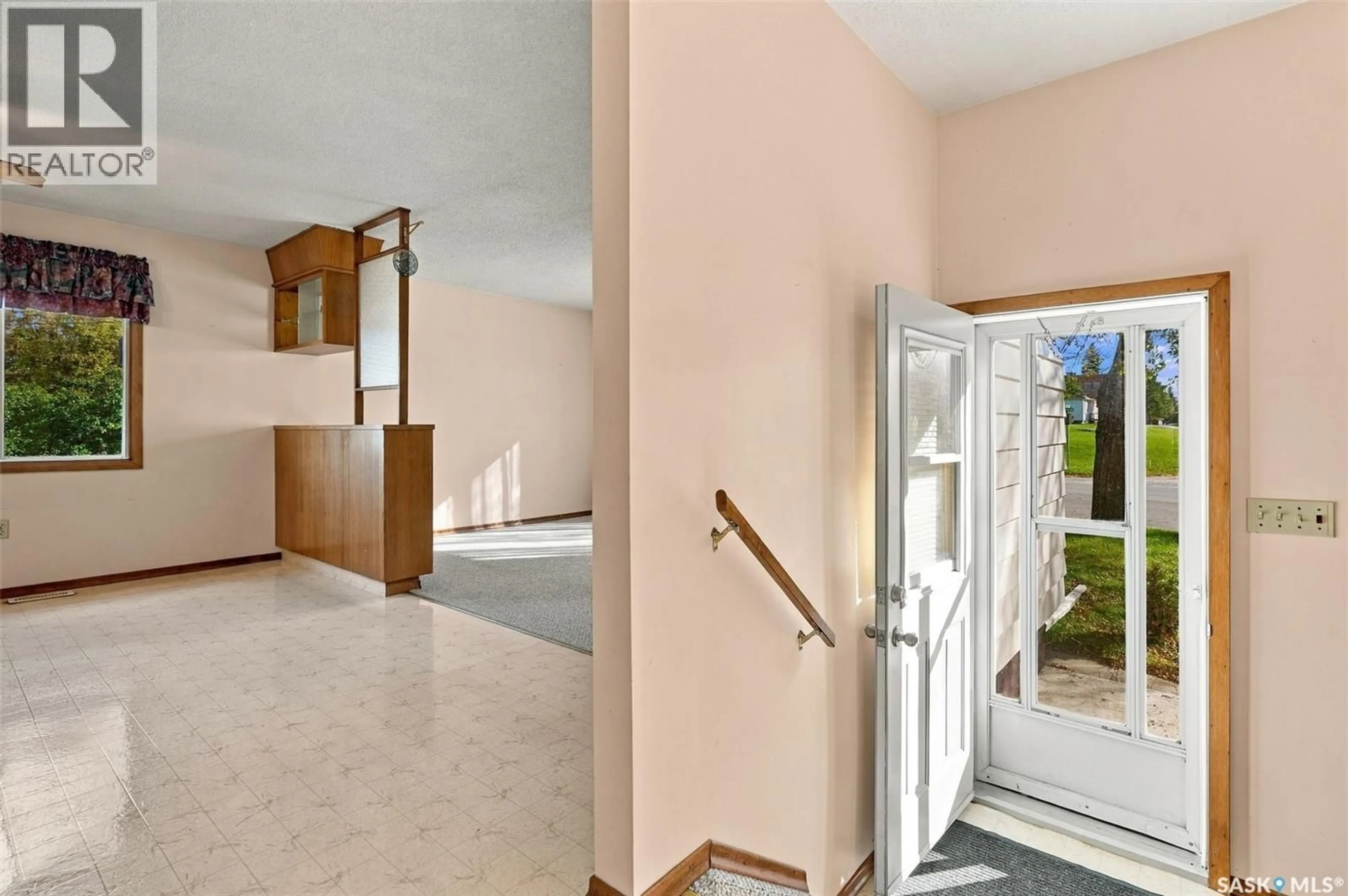 Indoor foyer for 100 1ST AVENUE, Ituna Saskatchewan S0A1N0