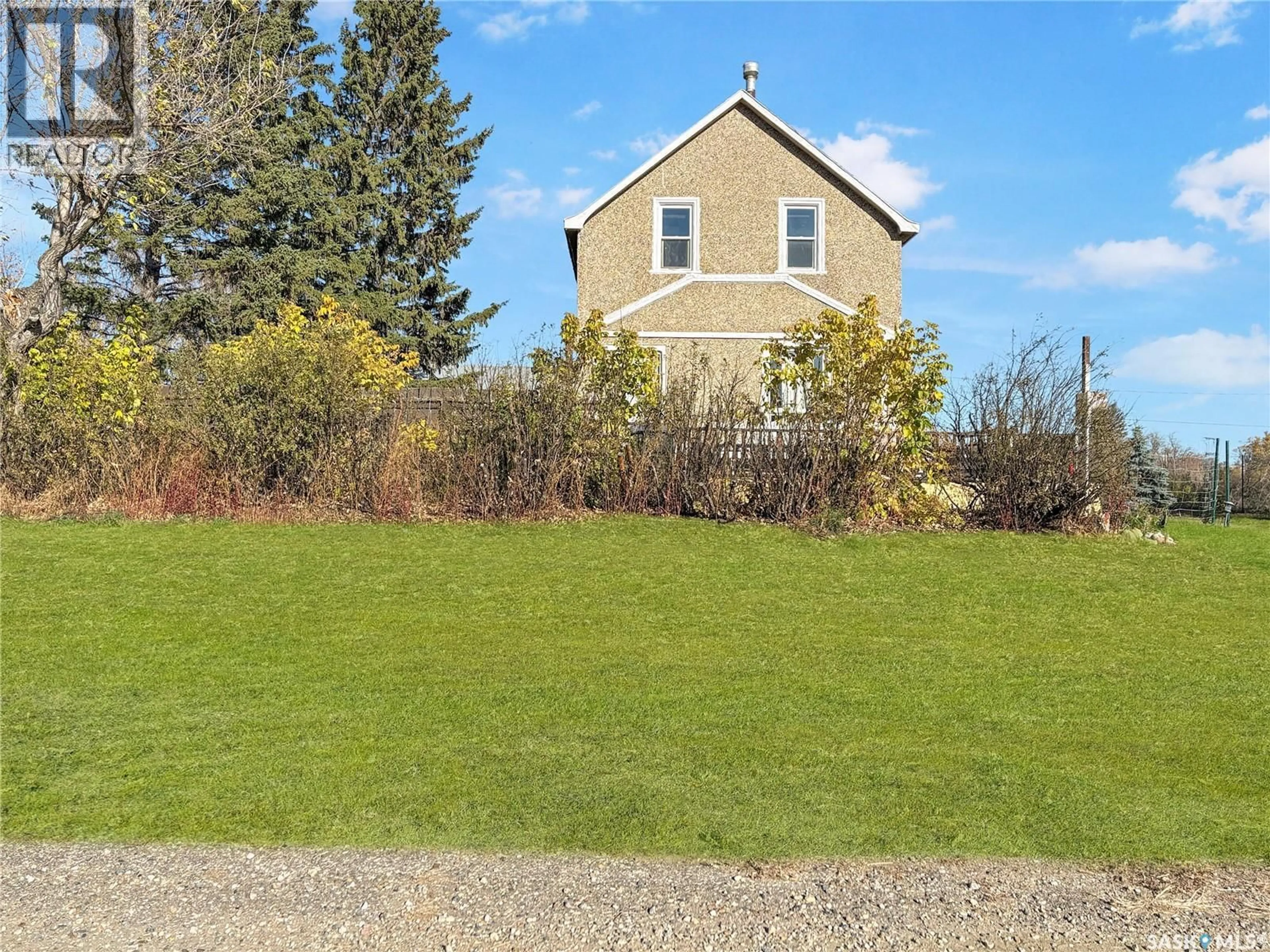 A pic from outside/outdoor area/front of a property/back of a property/a pic from drone, unknown for 1001 MAIN STREET, Kinley Saskatchewan S0K0E2