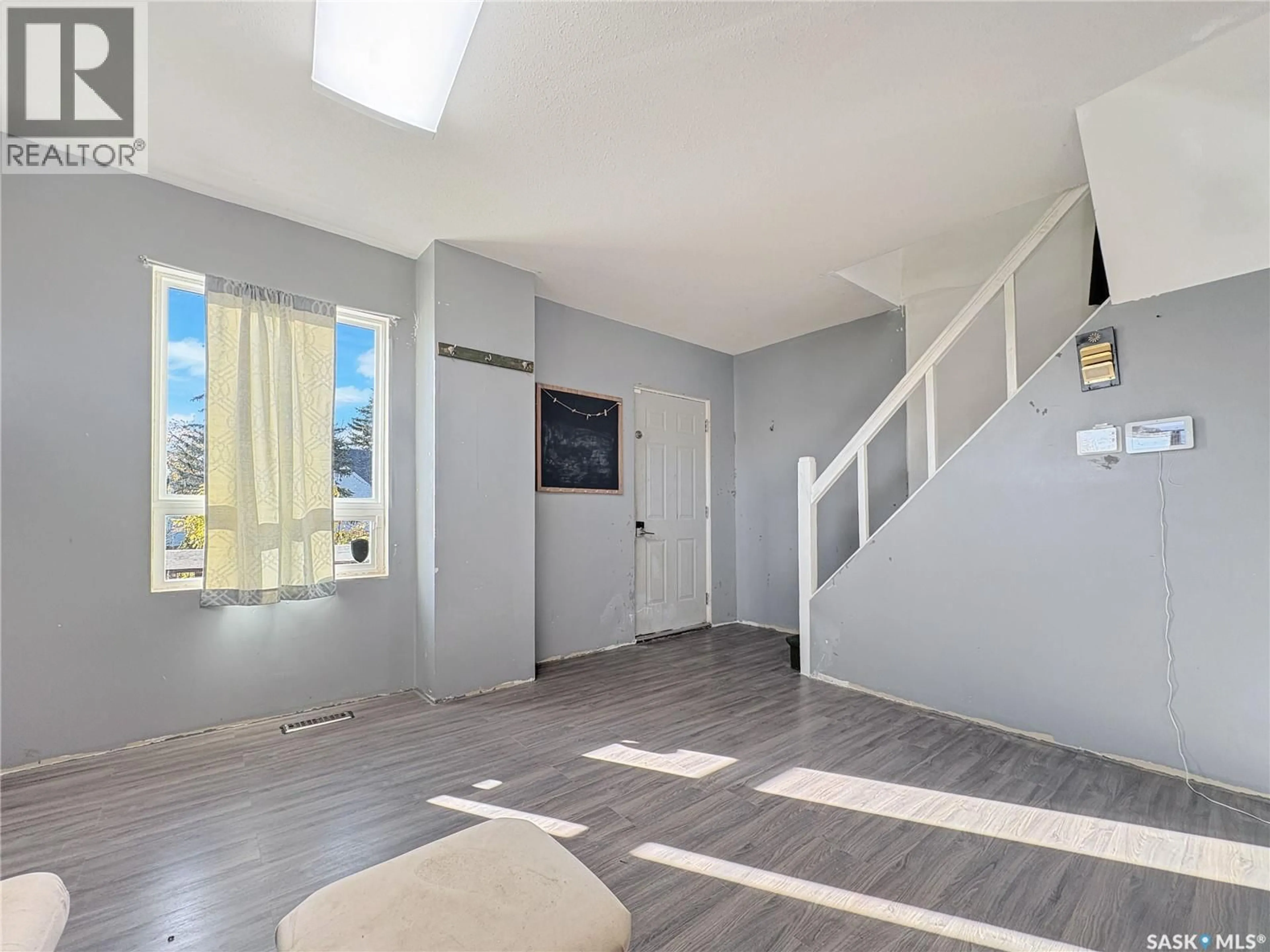 Indoor foyer for 1001 MAIN STREET, Kinley Saskatchewan S0K0E2