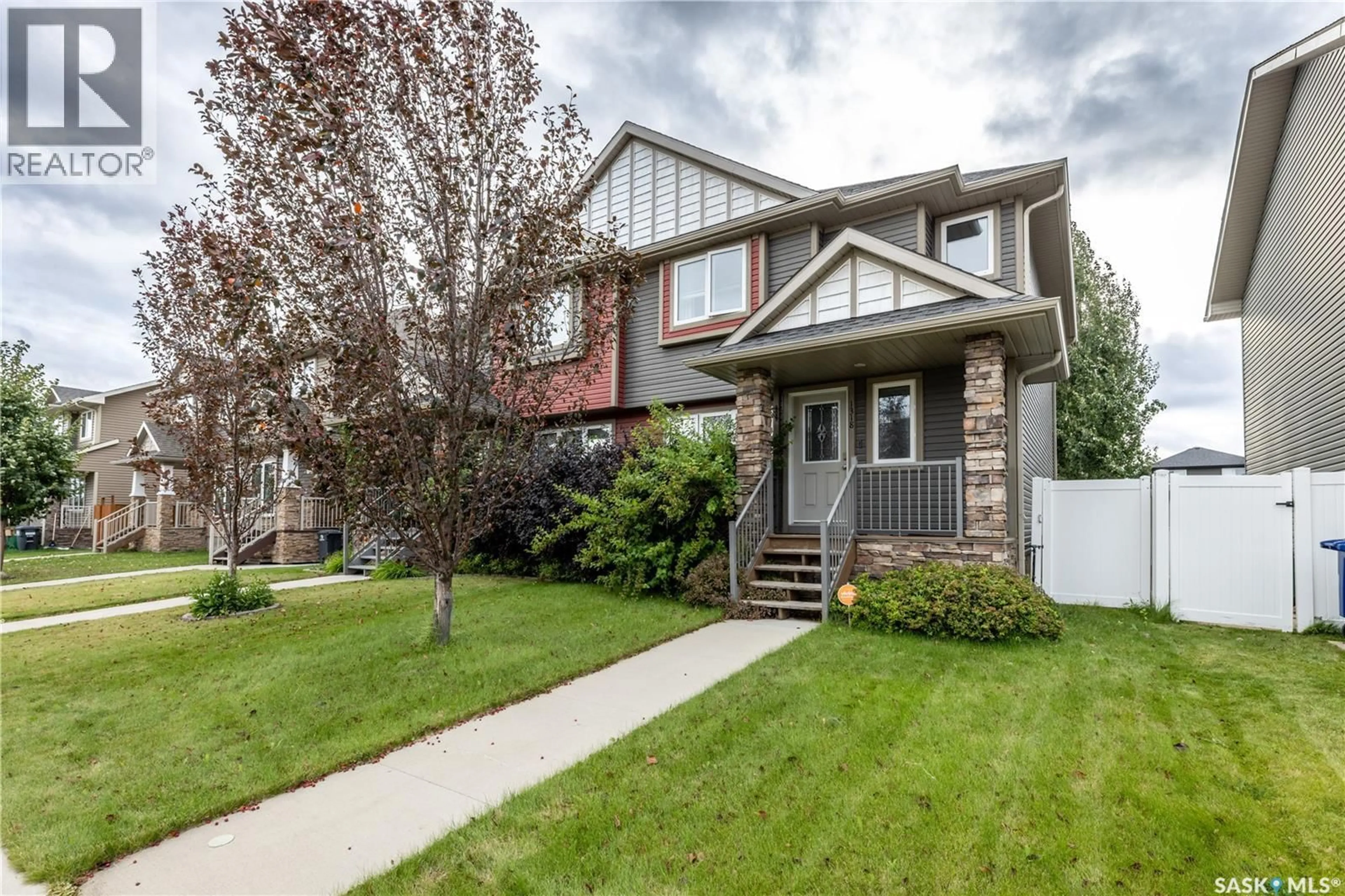 Home with vinyl exterior material, street for 1318 HUNTER ROAD, Saskatoon Saskatchewan S7T0S5