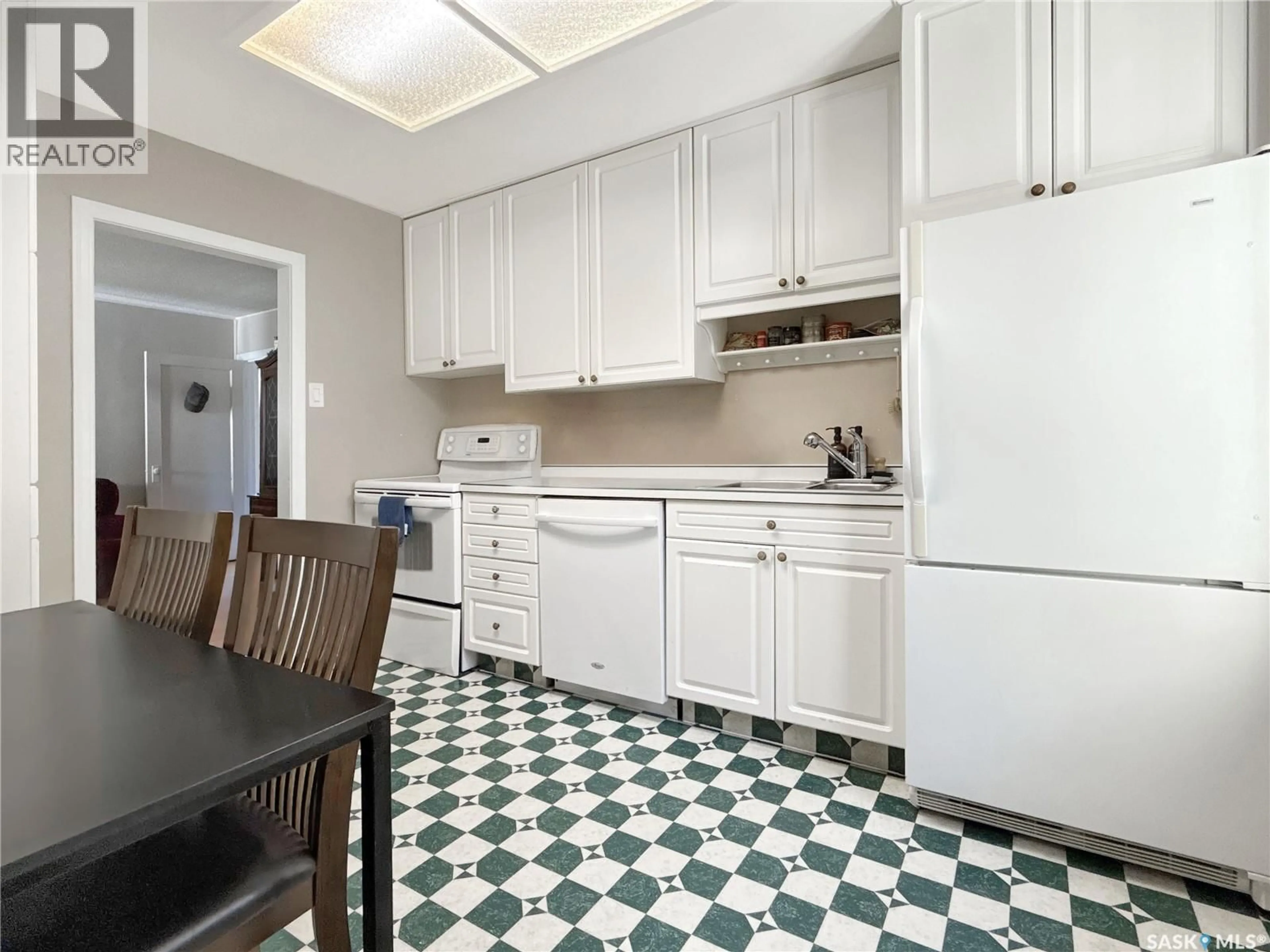 Standard kitchen, ceramic/tile floor for 660 3RD AVENUE, Swift Current Saskatchewan S9H2H5