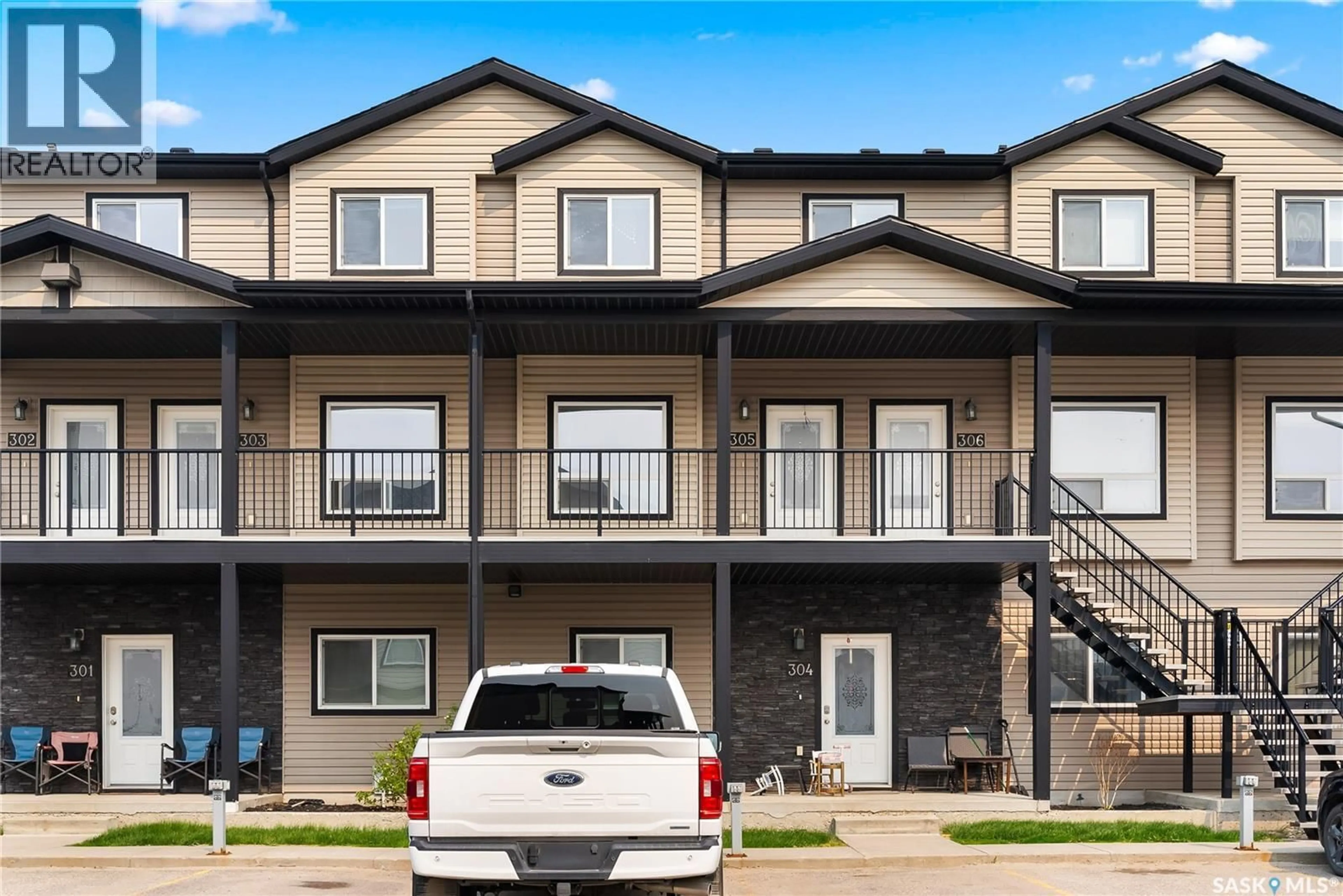 Home with vinyl exterior material, street for 305 - 3822 DEWDNEY AVENUE, Regina Saskatchewan S4Z0A6
